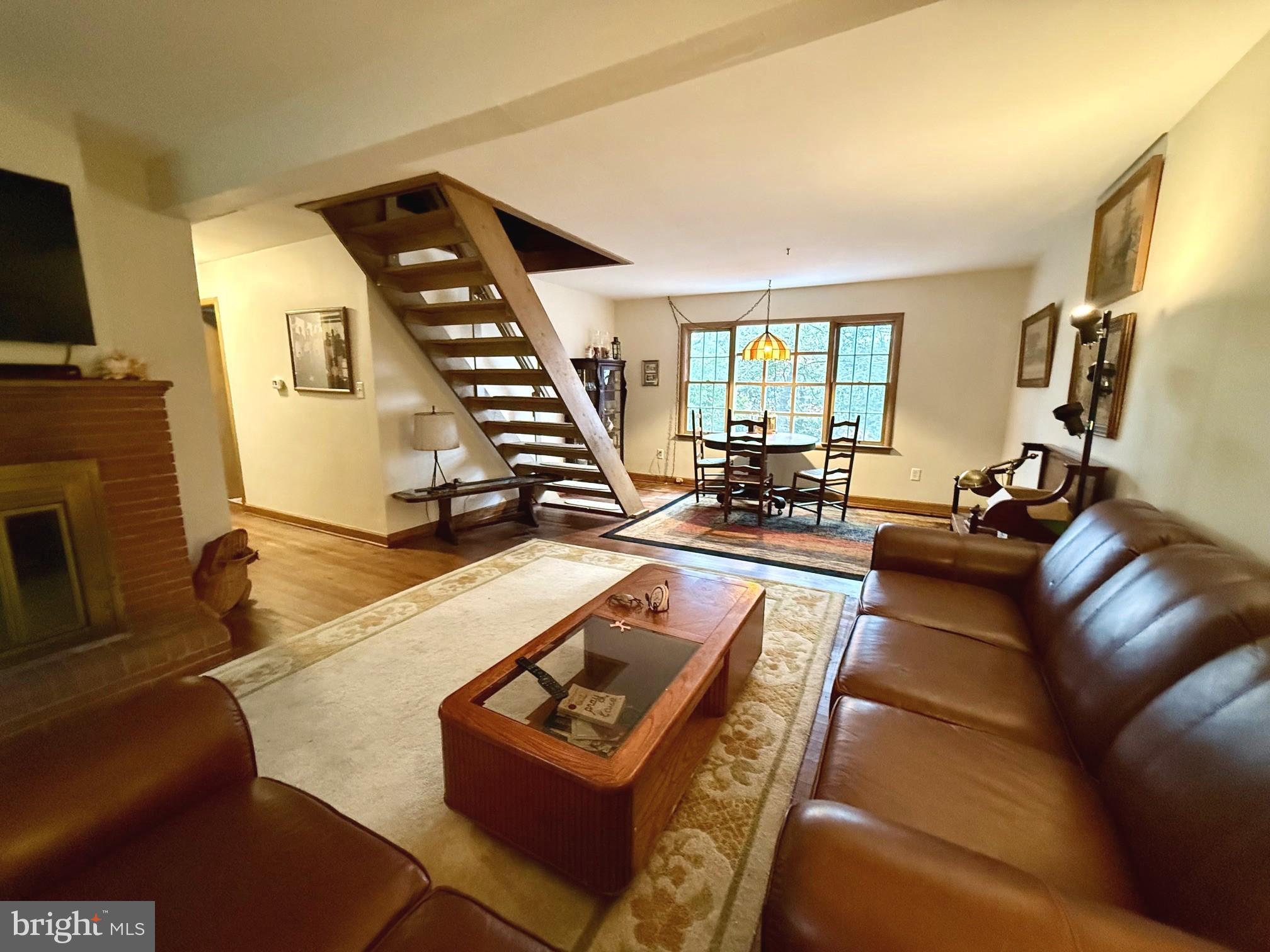 DUTCHMANS COVE - Residential