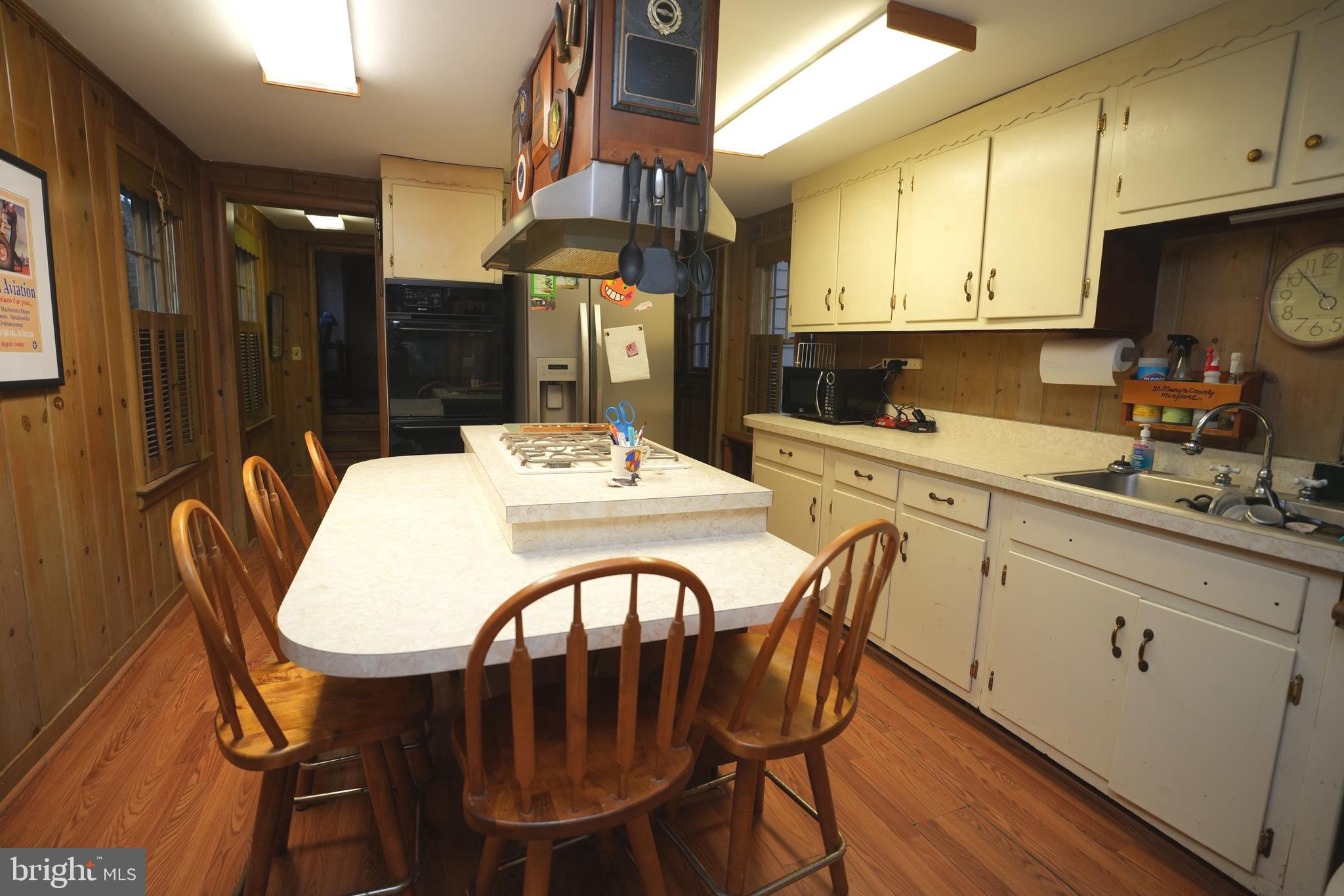 DUTCHMANS COVE - Residential