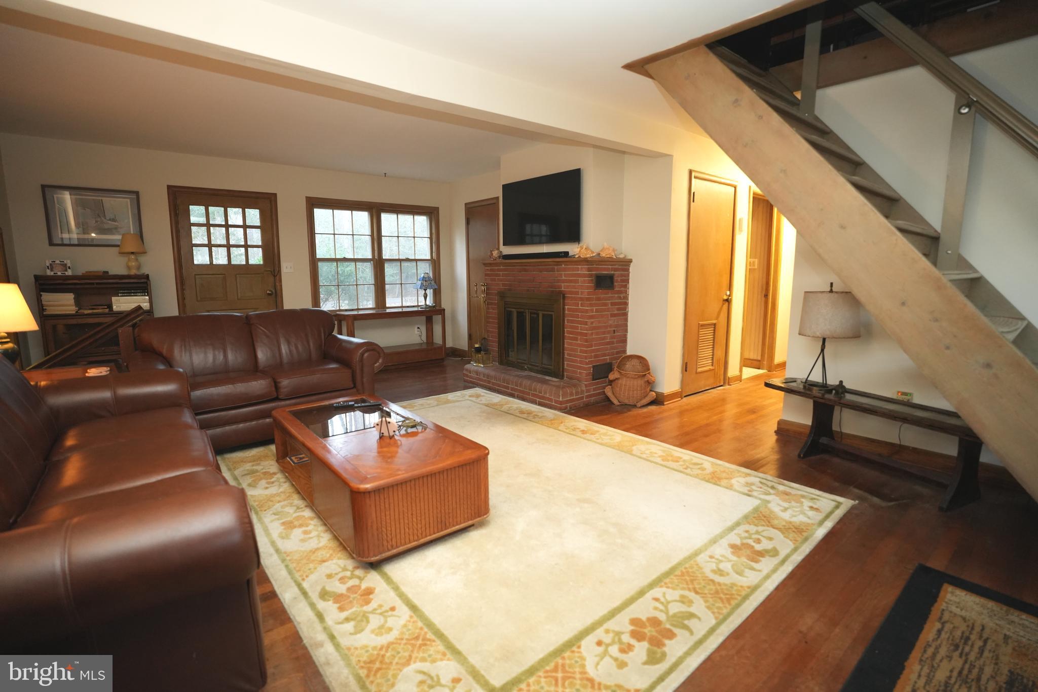 DUTCHMANS COVE - Residential