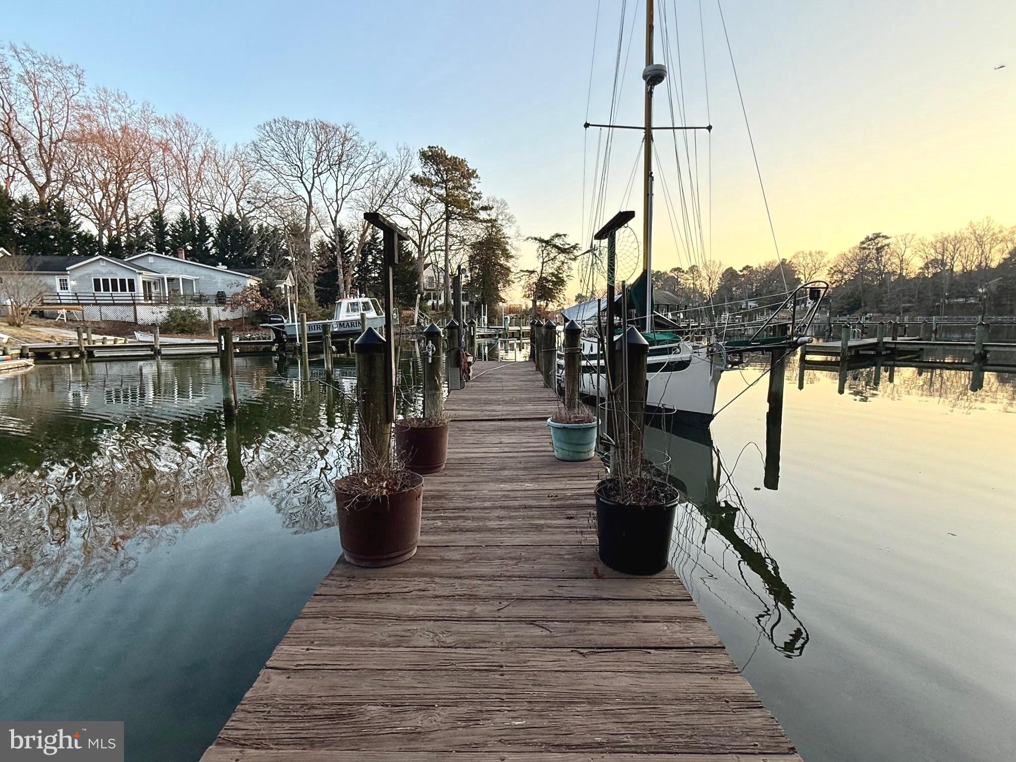 DUTCHMANS COVE - Residential