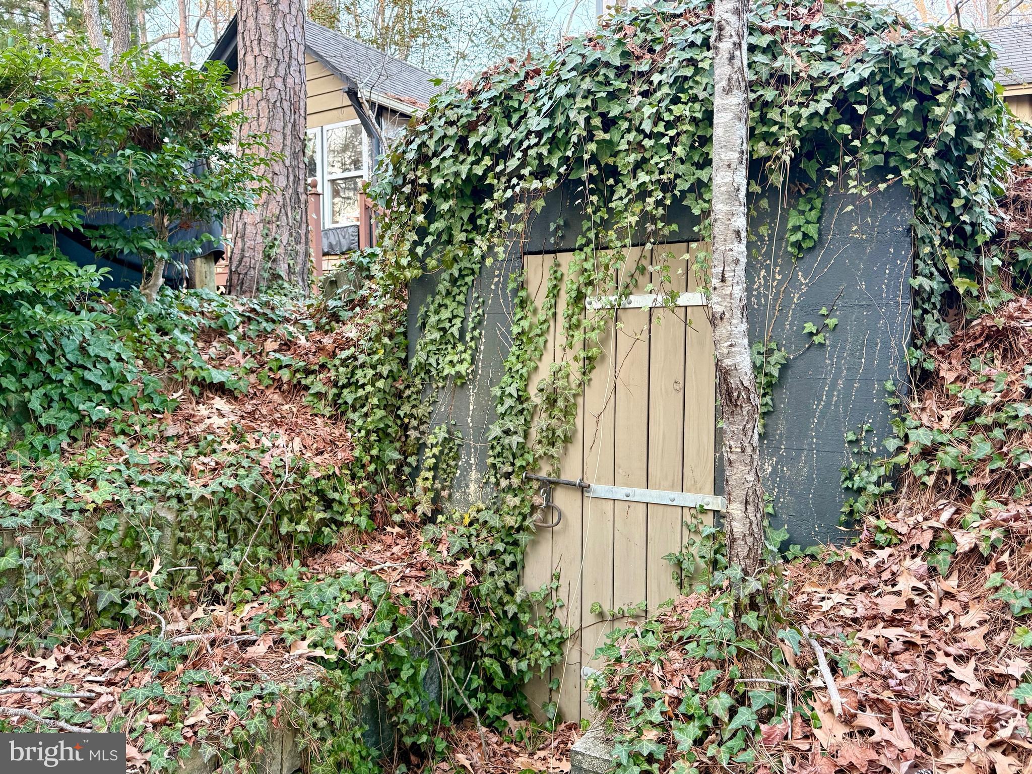 DUTCHMANS COVE - Residential