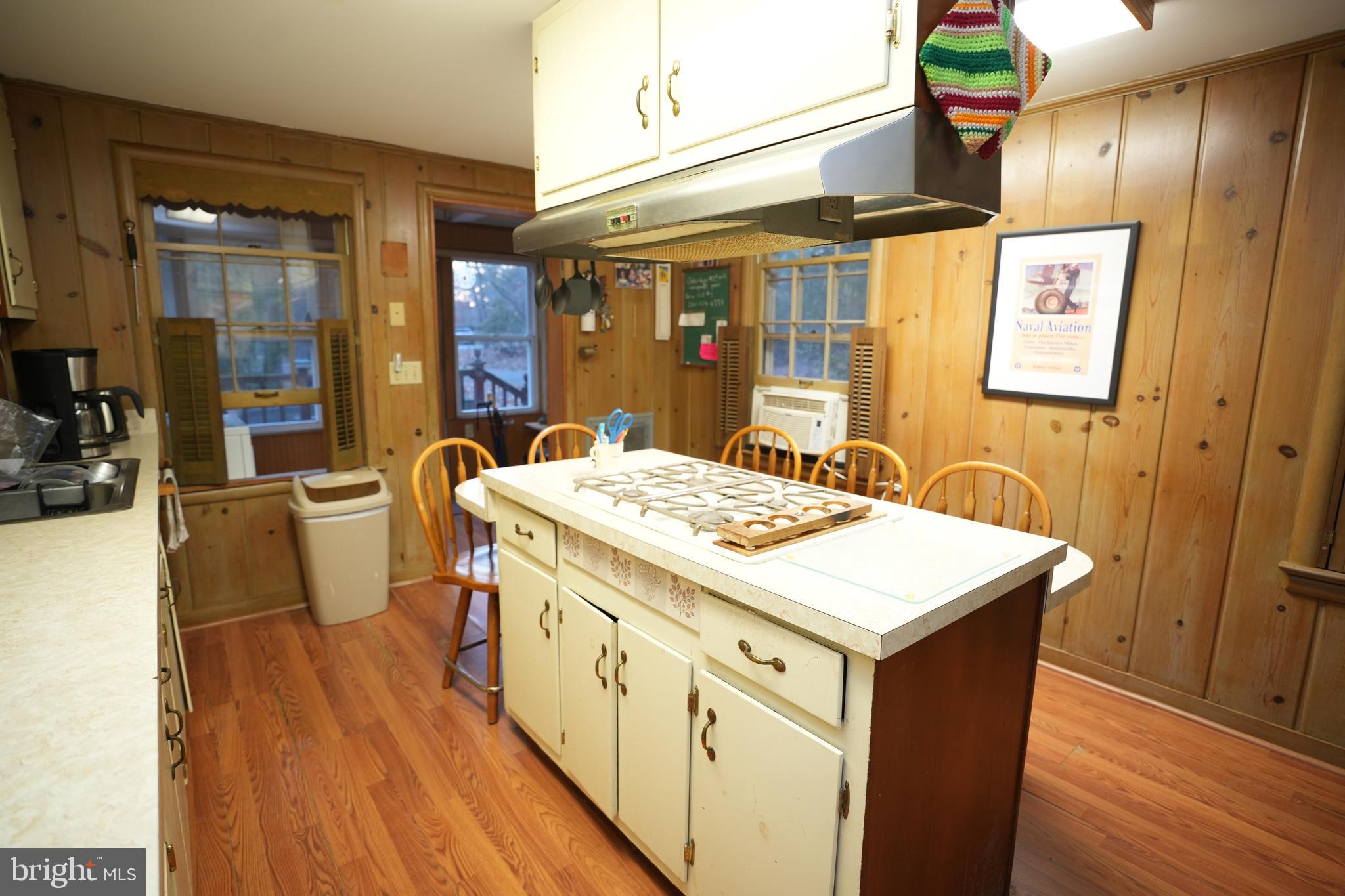 DUTCHMANS COVE - Residential