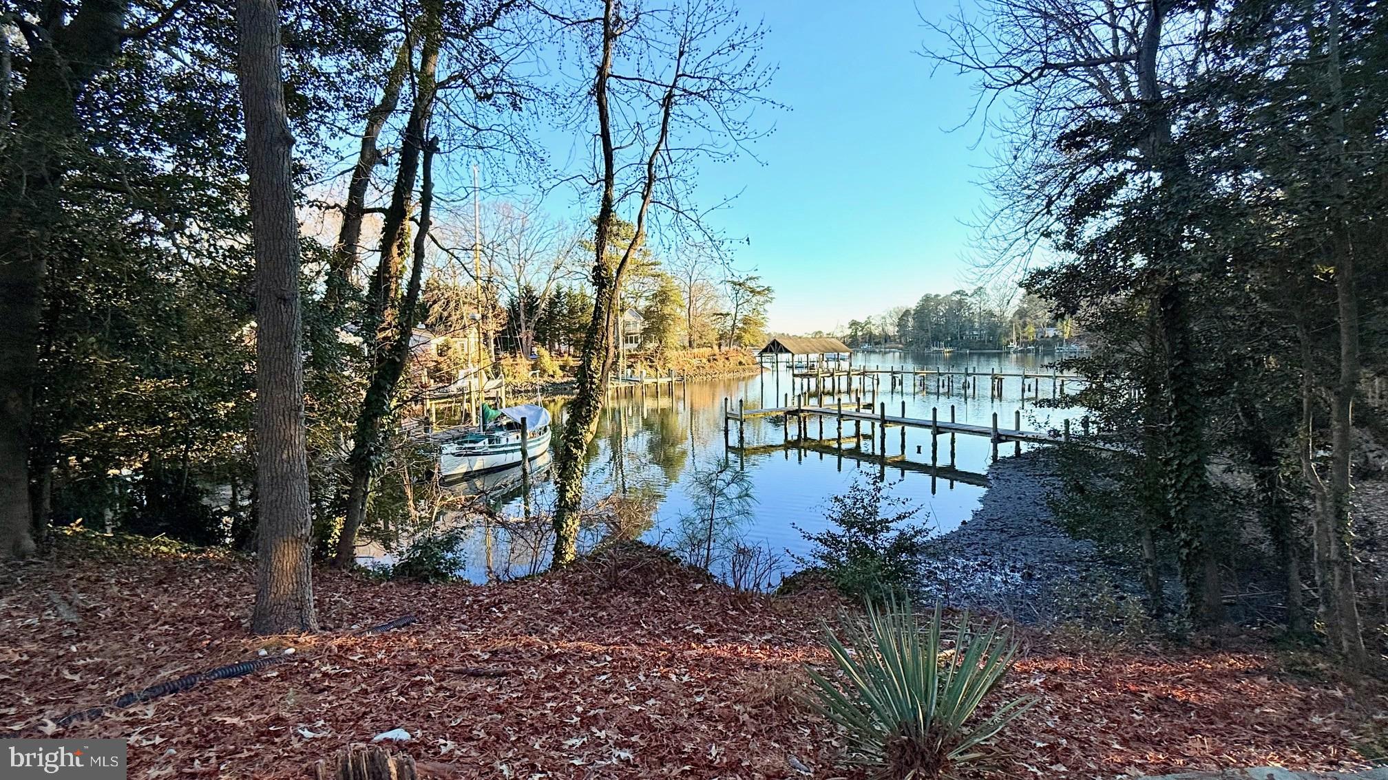 DUTCHMANS COVE - Residential