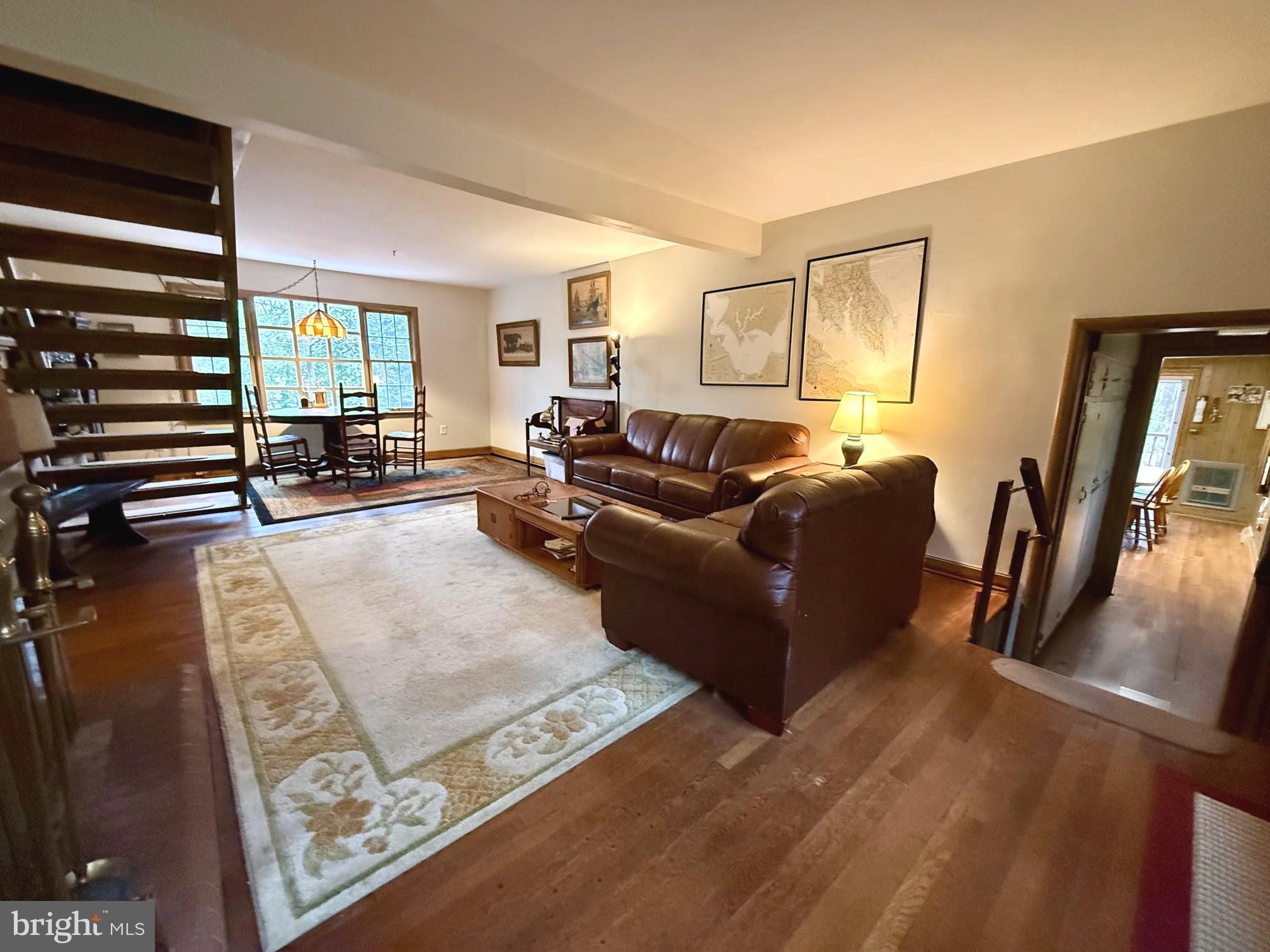 DUTCHMANS COVE - Residential