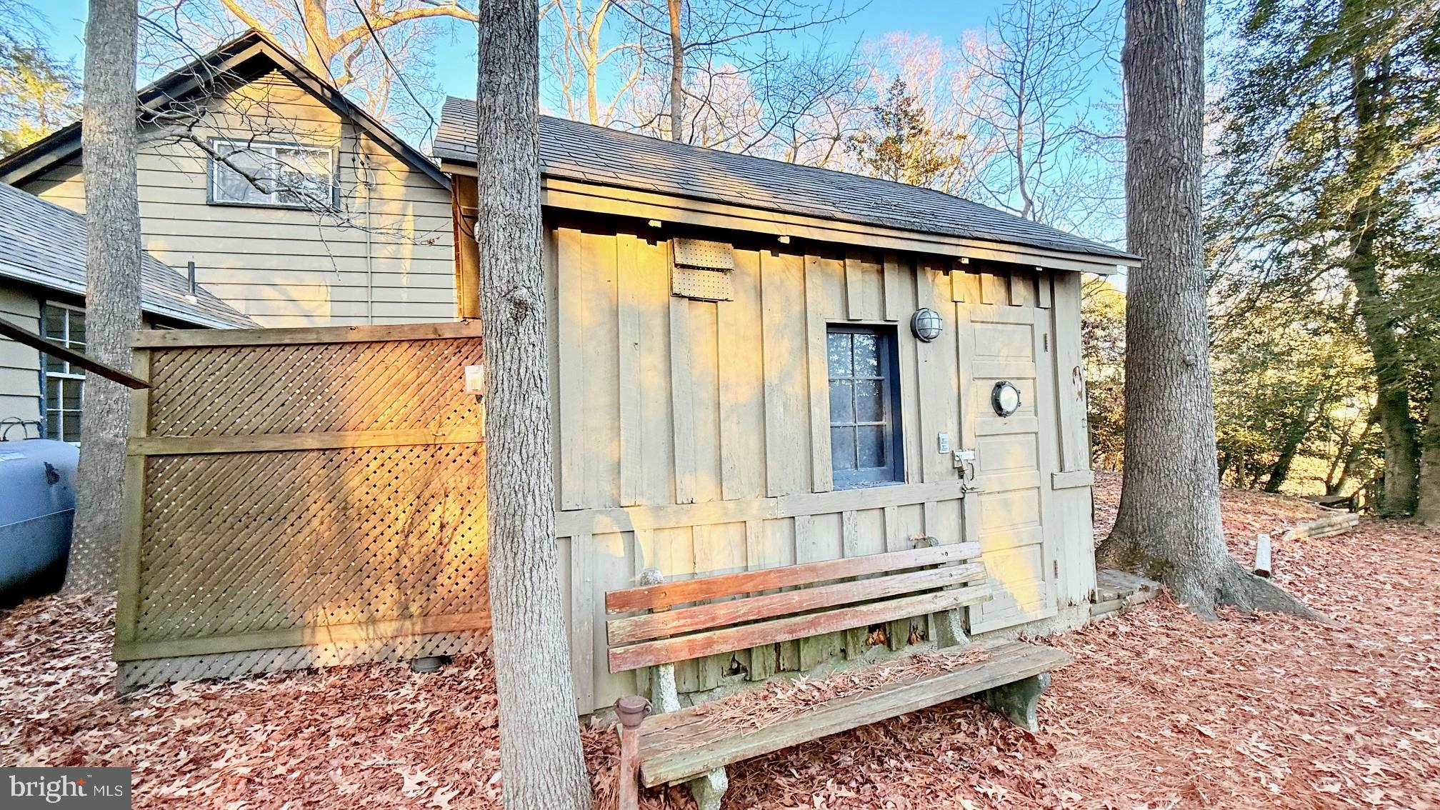 DUTCHMANS COVE - Residential