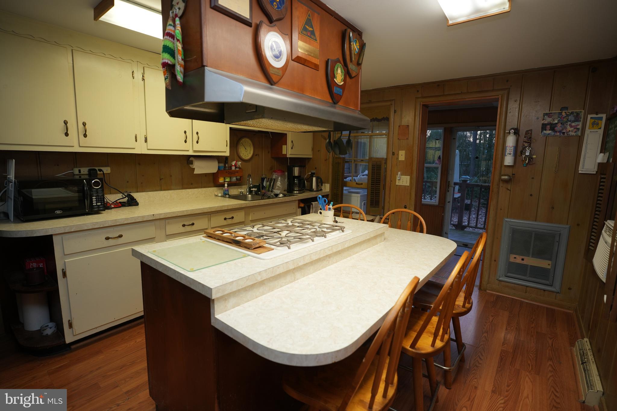 DUTCHMANS COVE - Residential