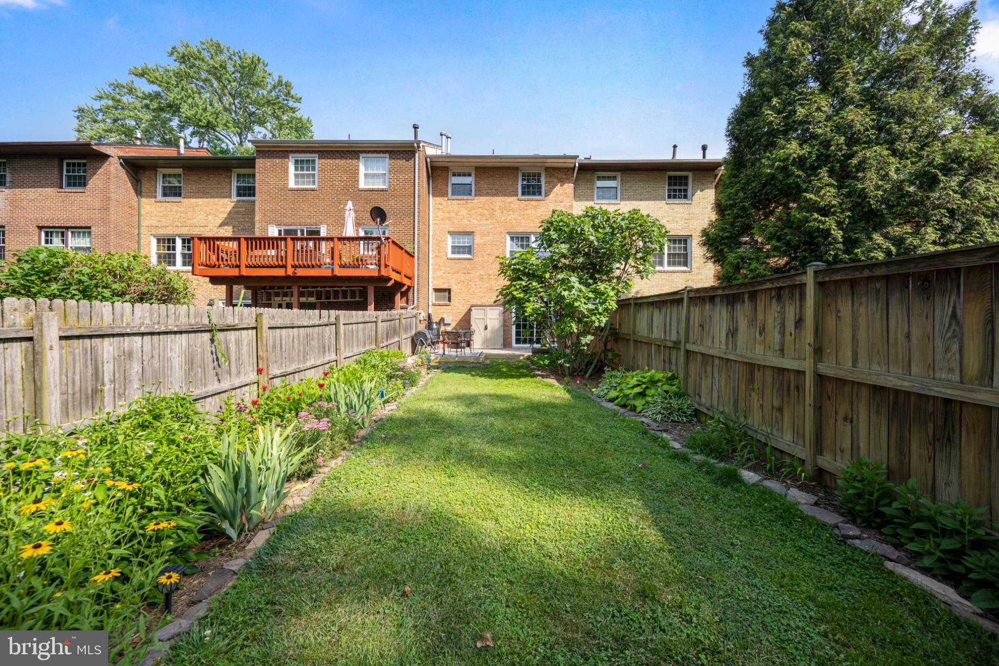 LONDON TOWNE - Residential