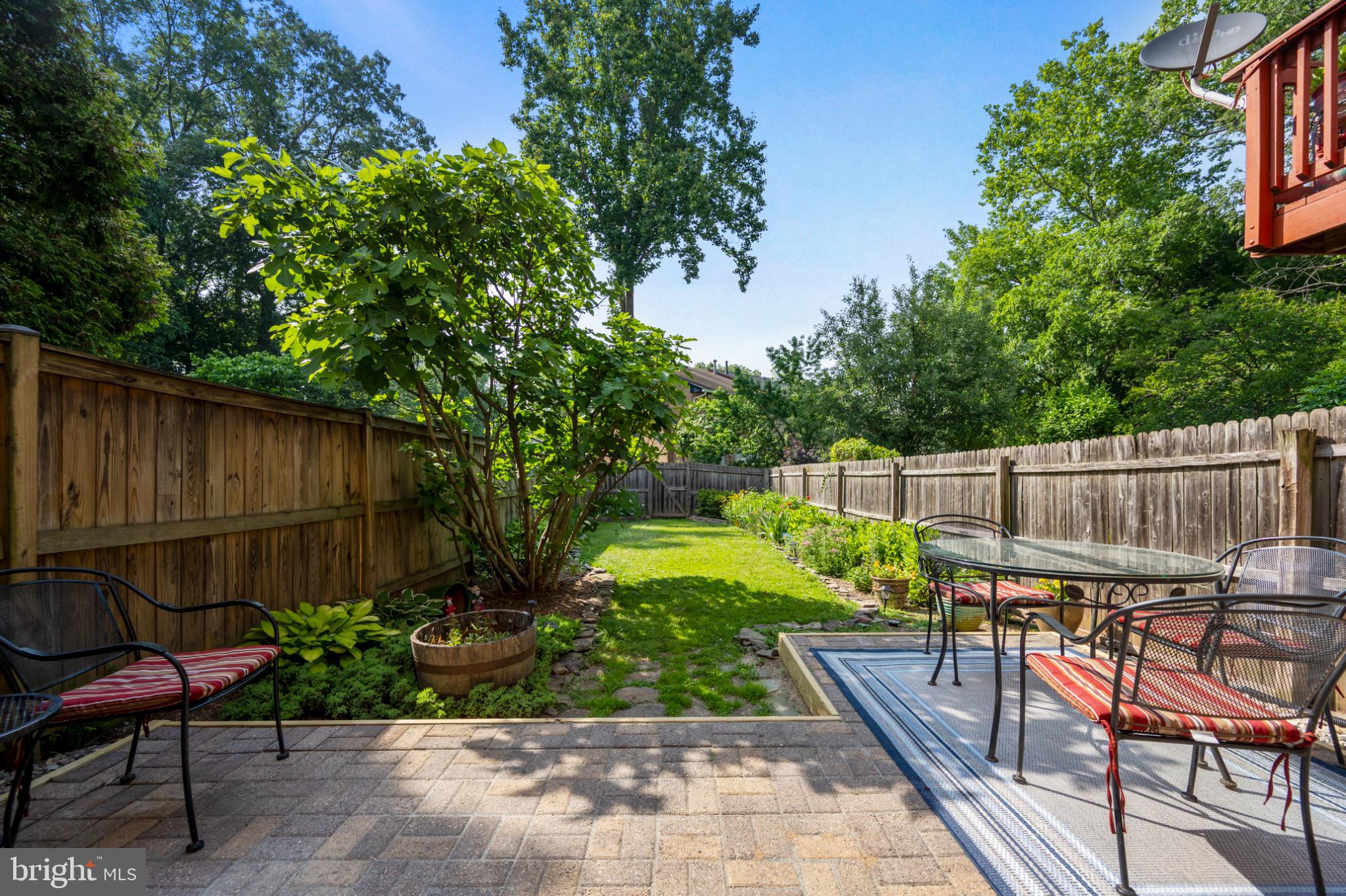 LONDON TOWNE - Residential