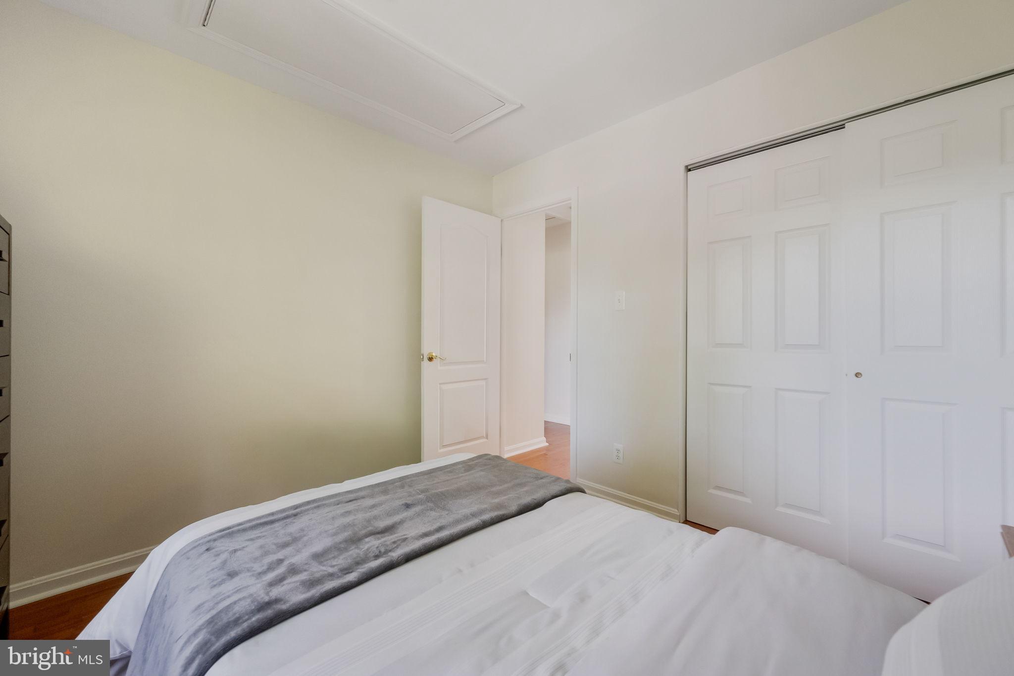 LONDON TOWNE - Residential