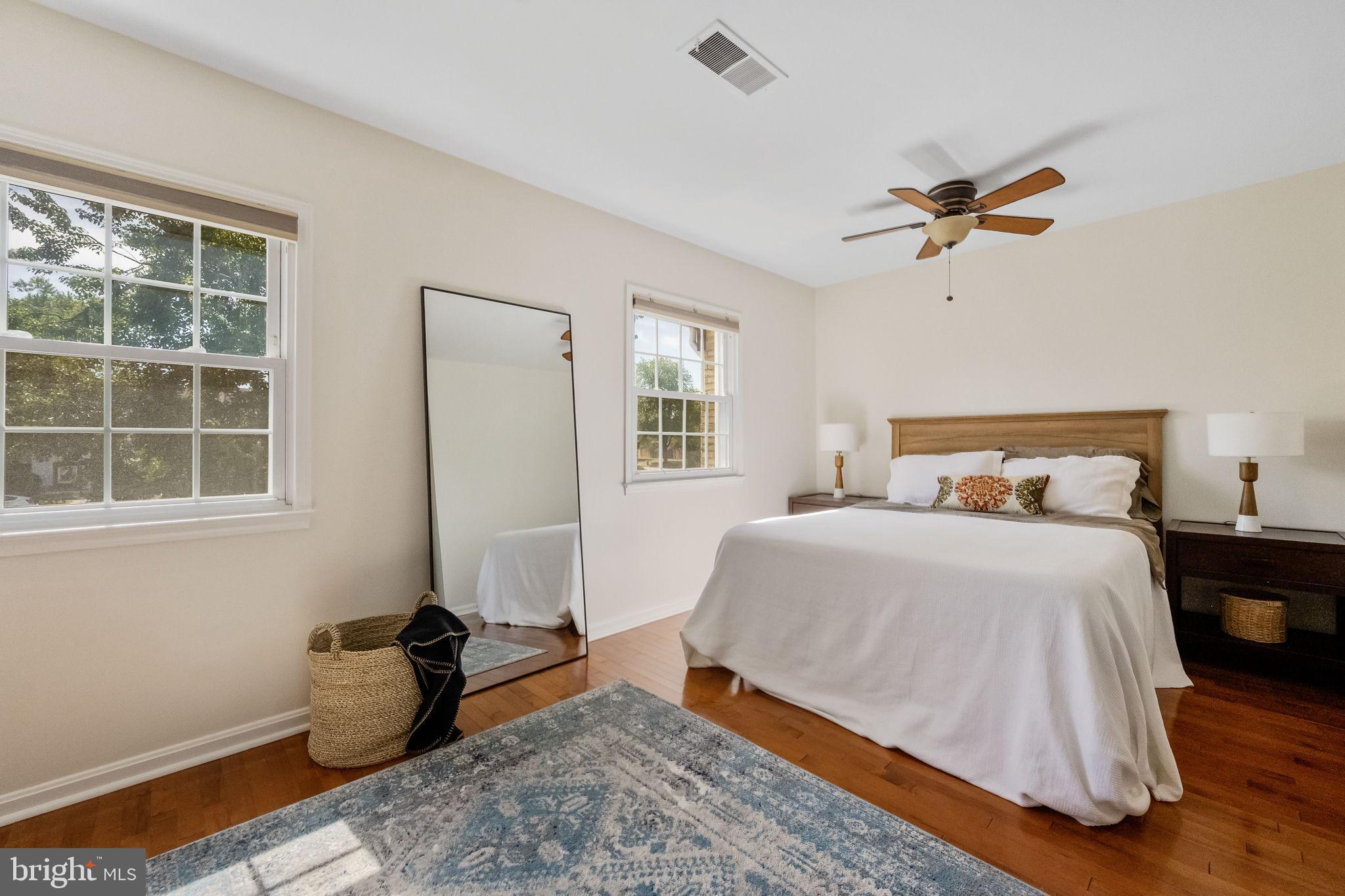 LONDON TOWNE - Residential