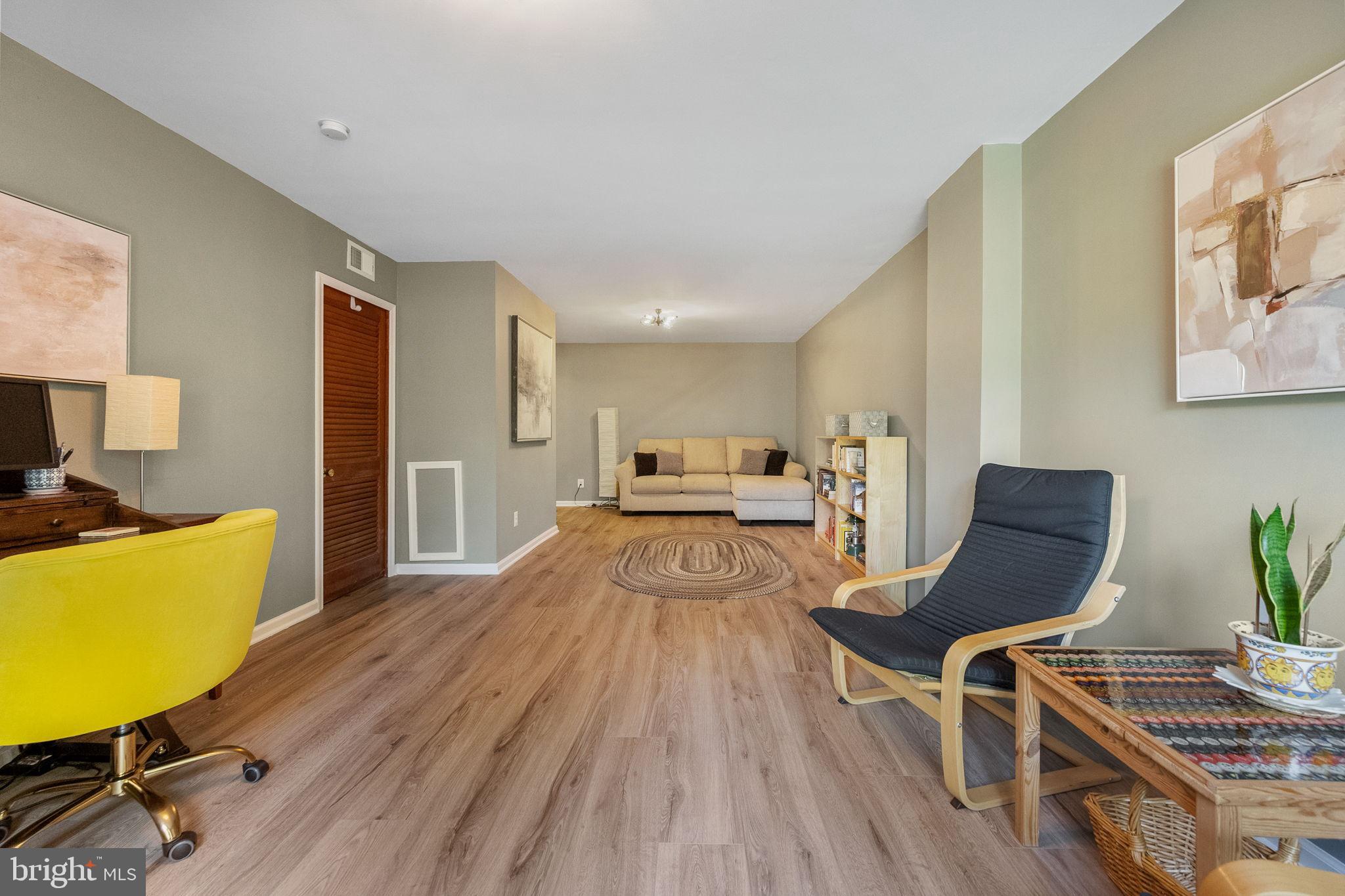 LONDON TOWNE - Residential