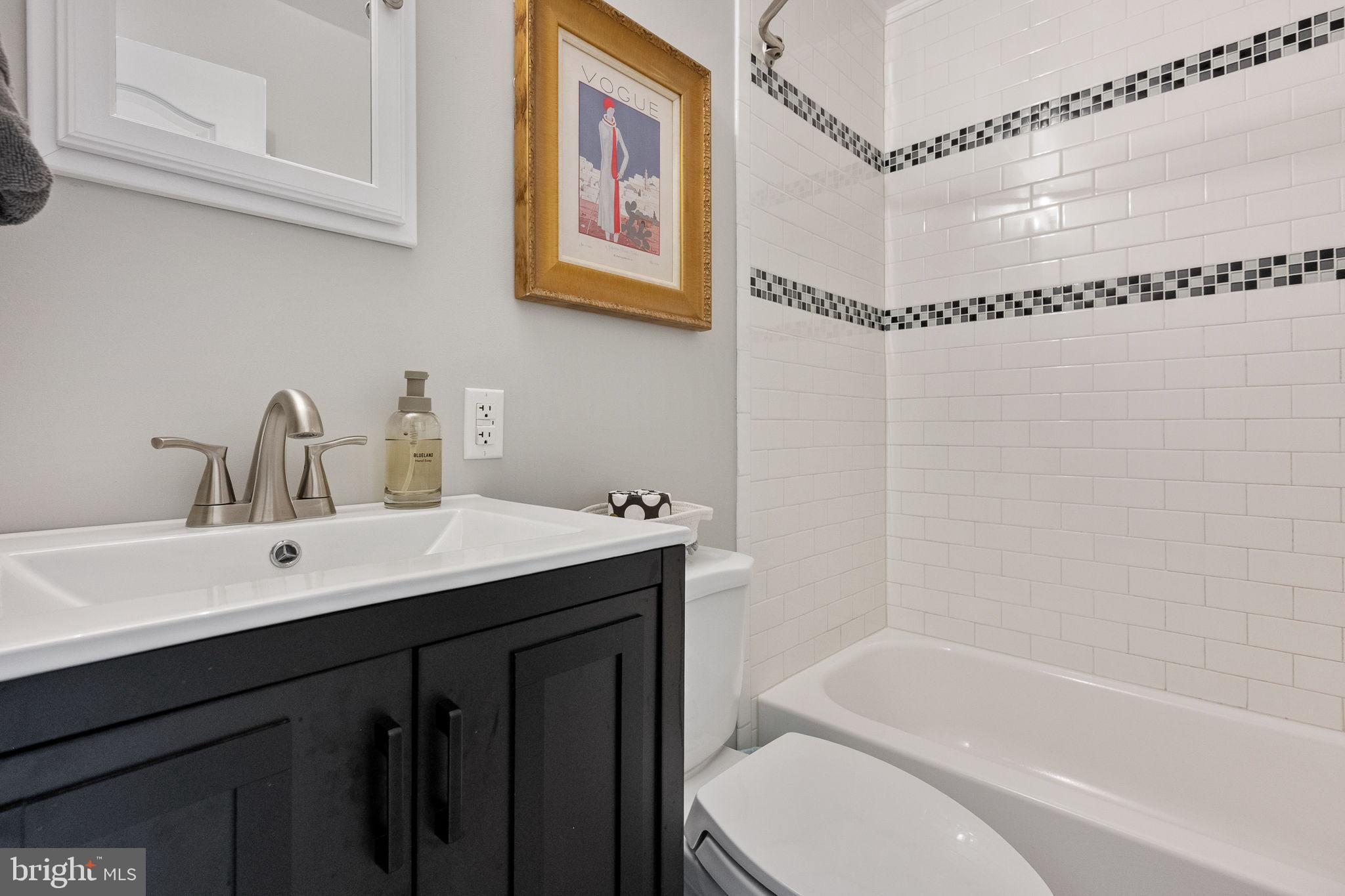 LONDON TOWNE - Residential