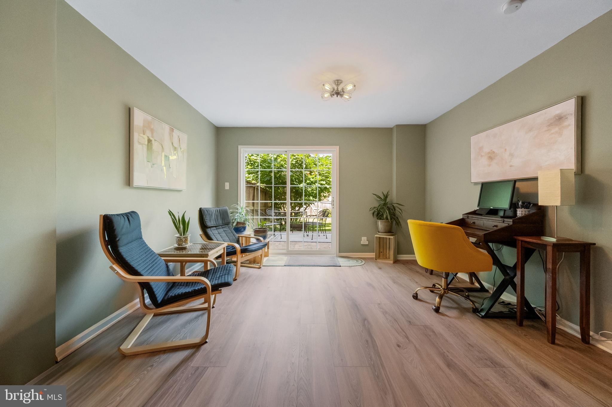 LONDON TOWNE - Residential