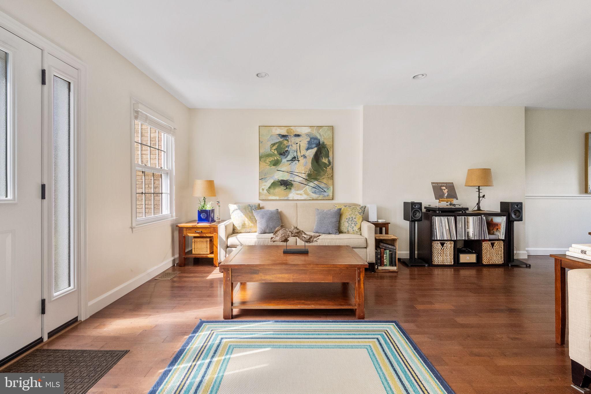 LONDON TOWNE - Residential