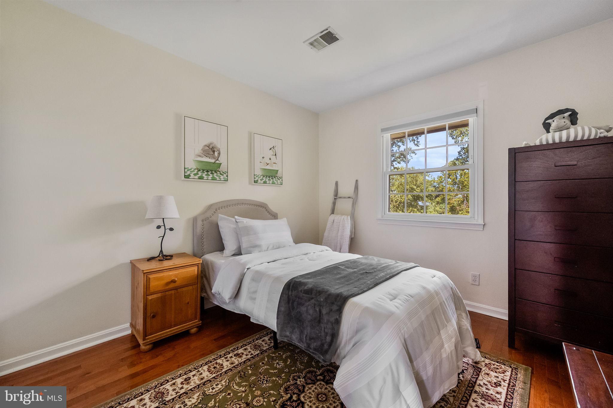 LONDON TOWNE - Residential