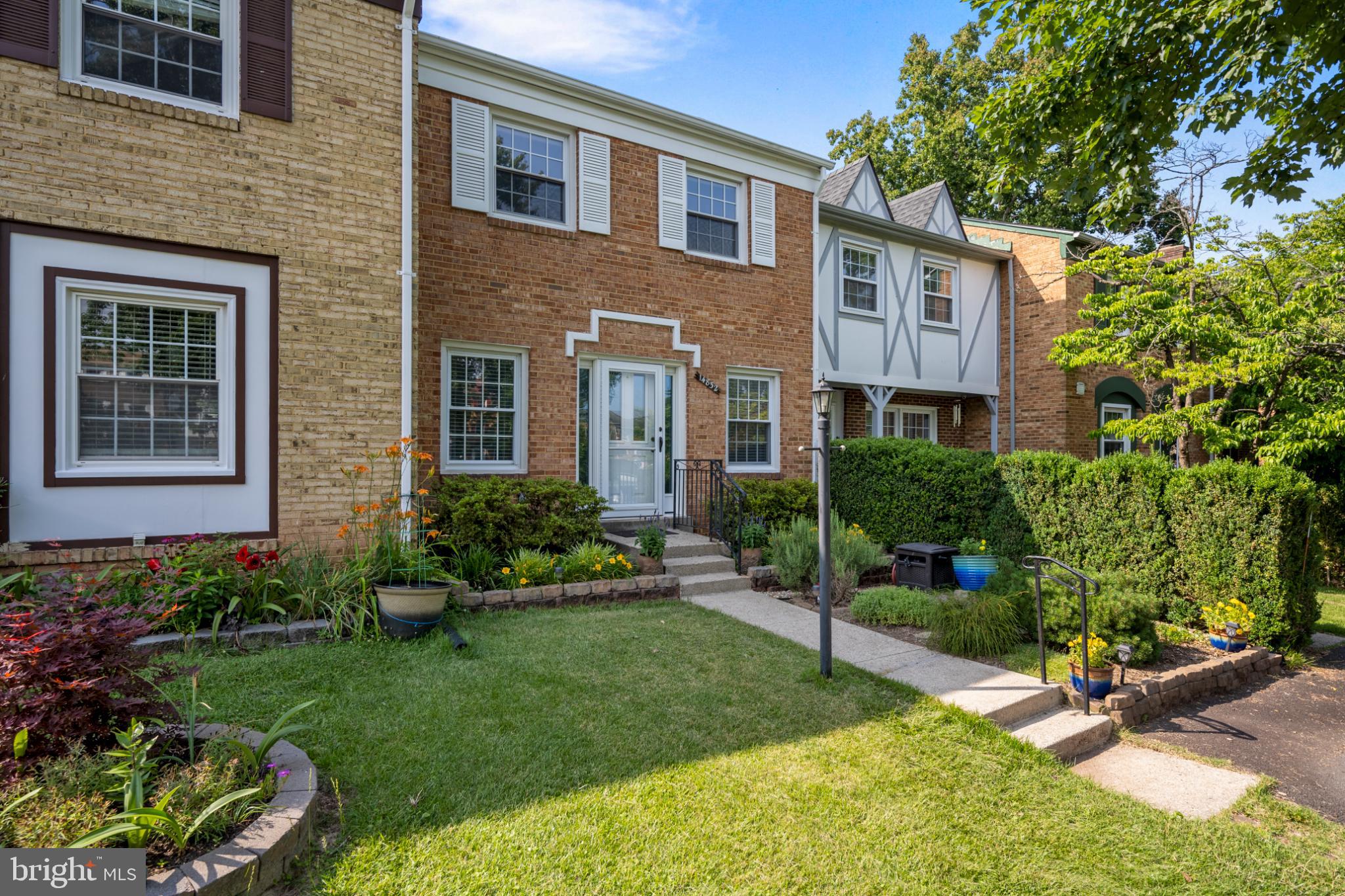 14832 PALMERSTON SQUARE