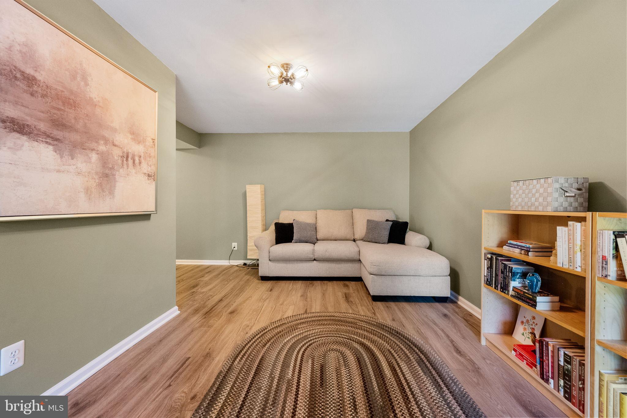 LONDON TOWNE - Residential