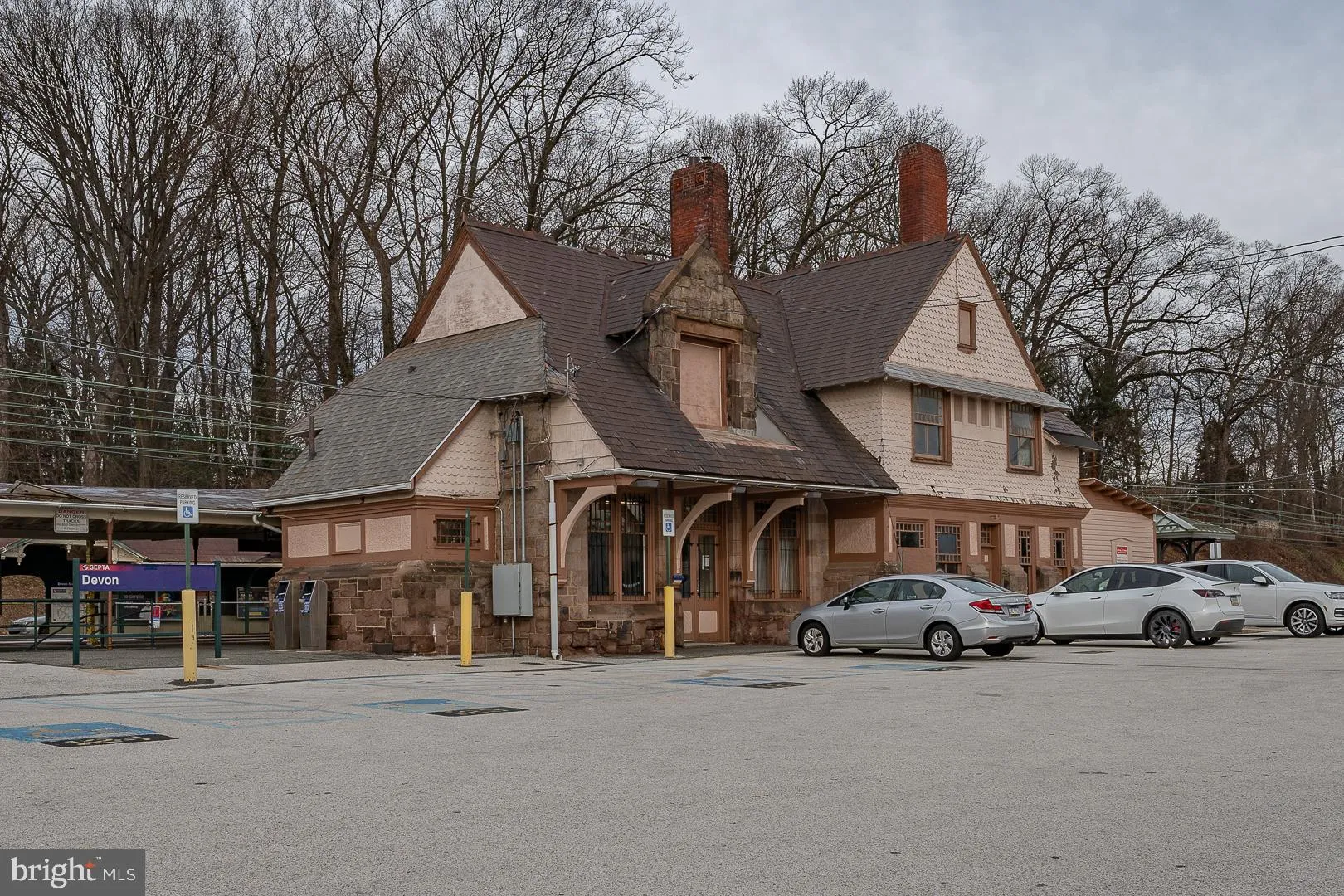 Devon, Pennsylvania 19333, United States, 2 Bedrooms Bedrooms, ,2 BathroomsBathrooms,Residential,Coming Soon,164666