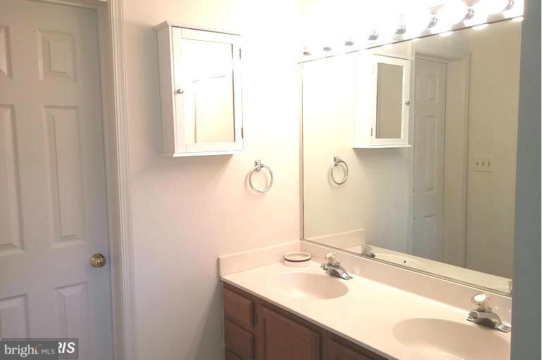 KINGSTOWNE - Residential Lease