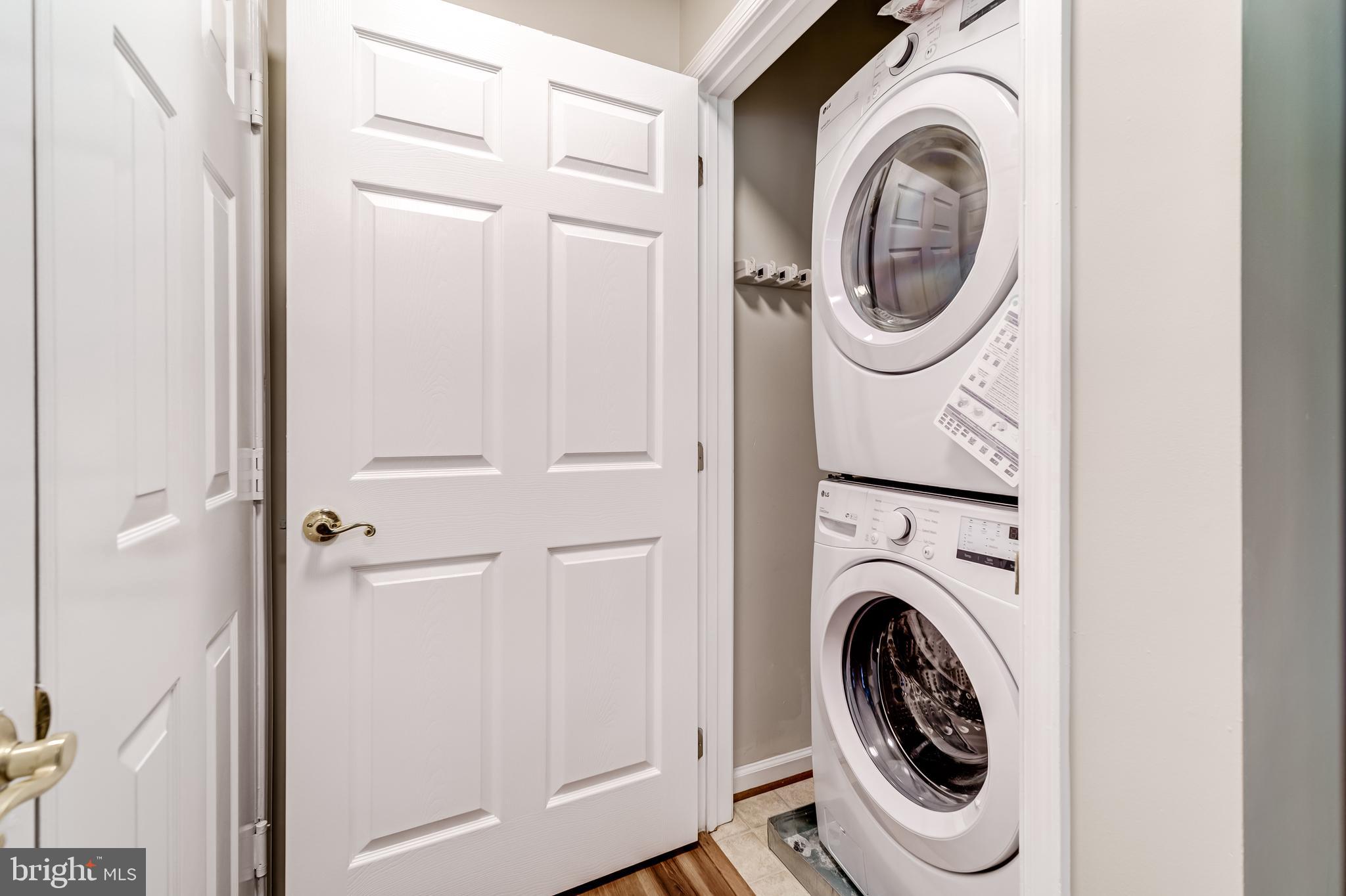 WILLOW OAKS AT FAIR LAKES - Residential