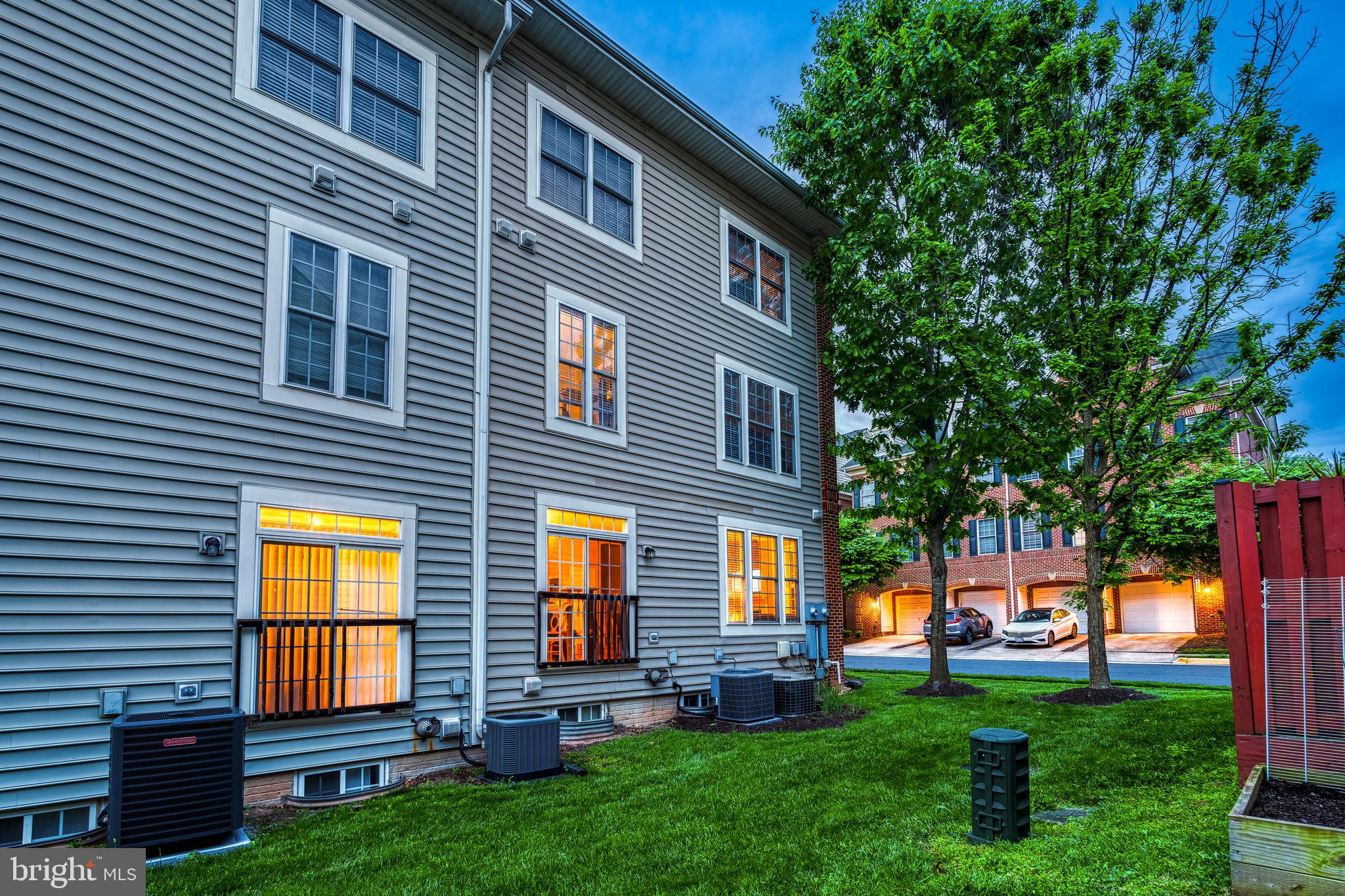 WILLOW OAKS AT FAIR LAKES - Residential