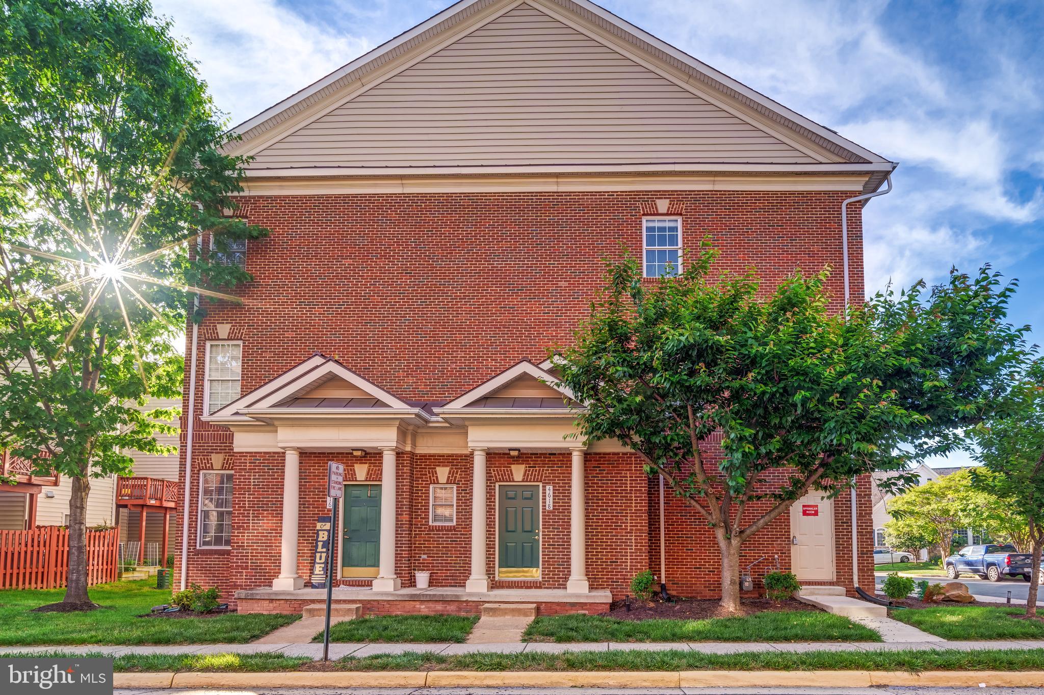 WILLOW OAKS AT FAIR LAKES - Residential