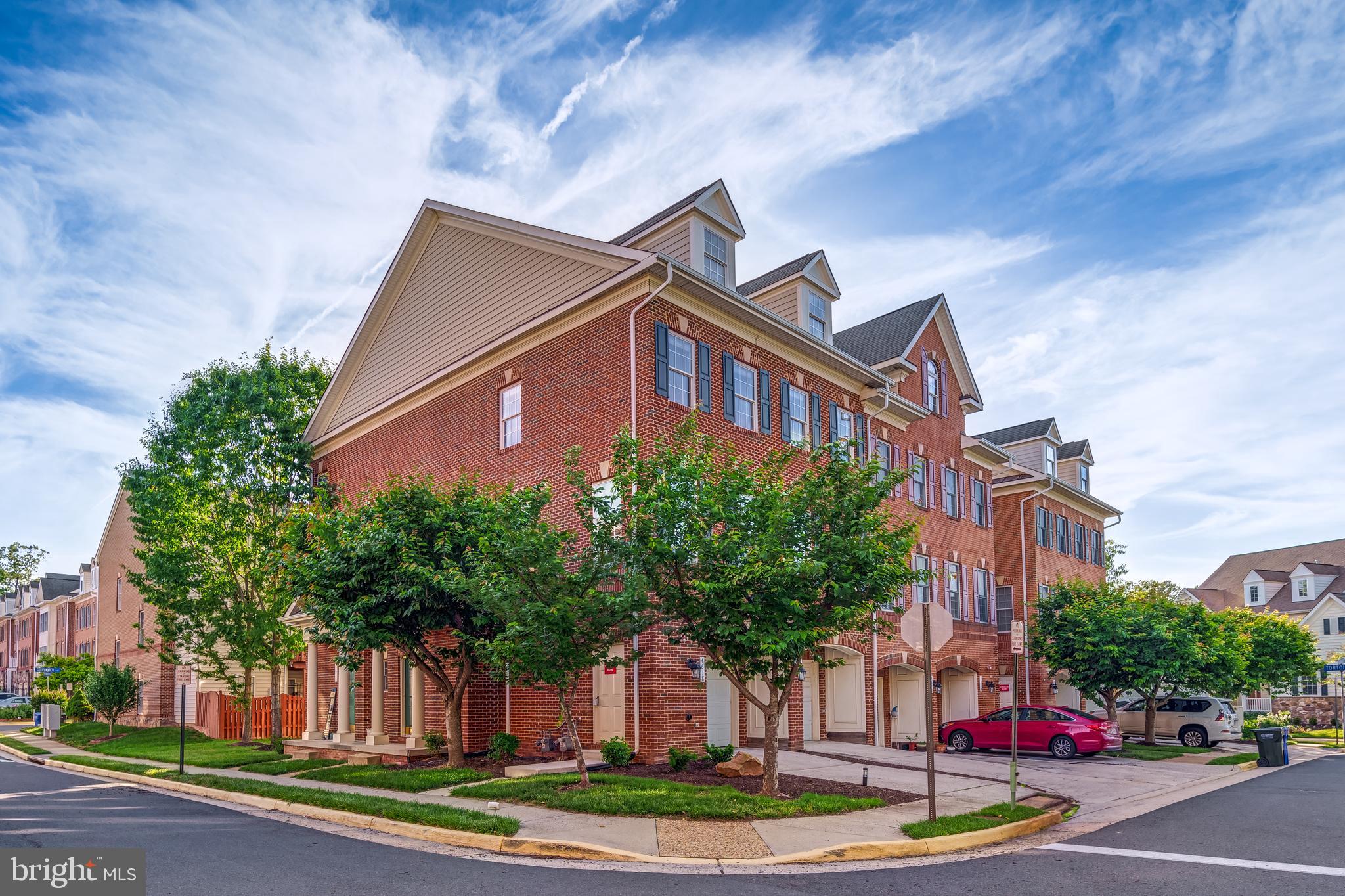 WILLOW OAKS AT FAIR LAKES - Residential