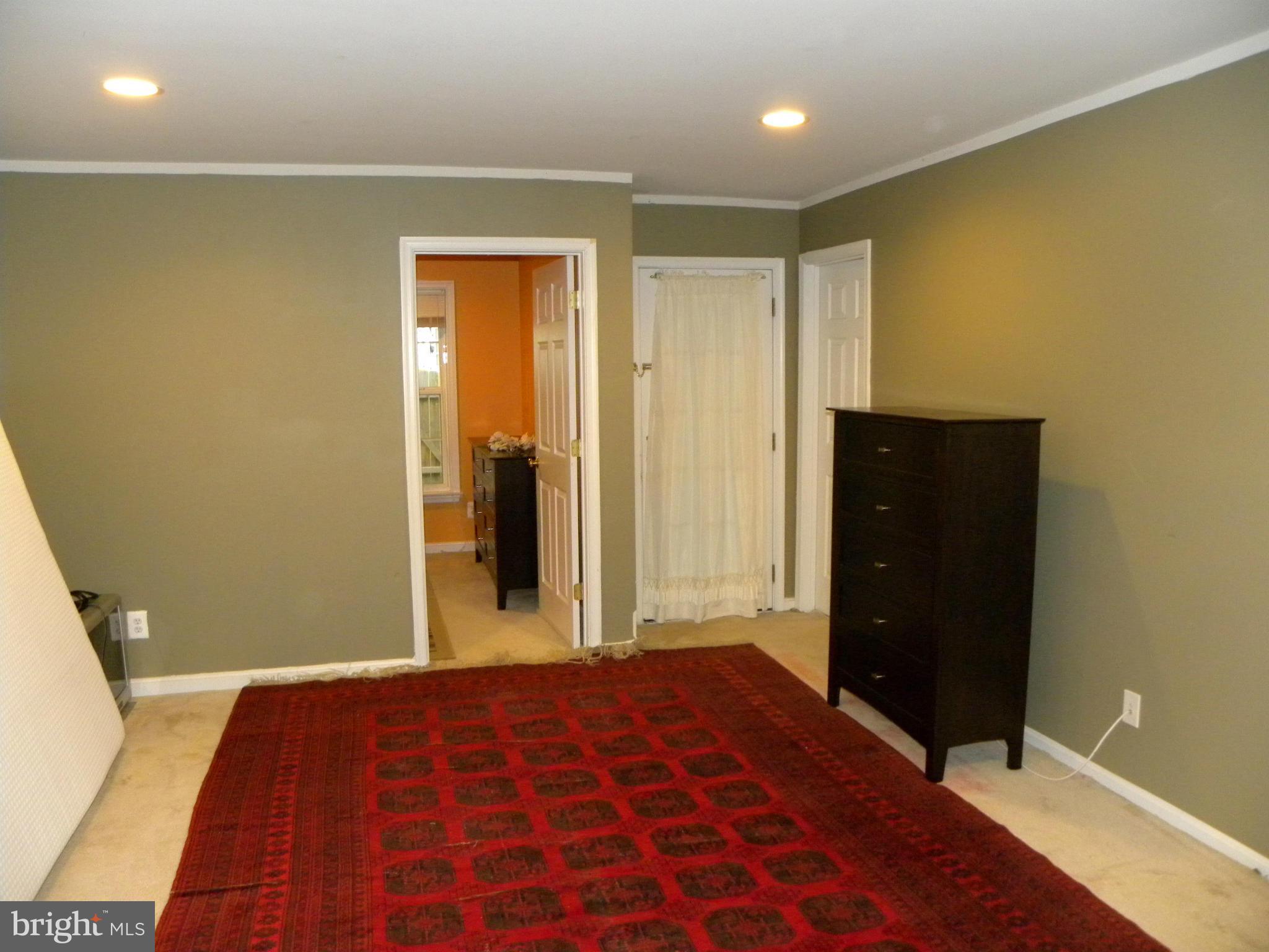 LAUREL HILL LANDBAY - Residential Lease