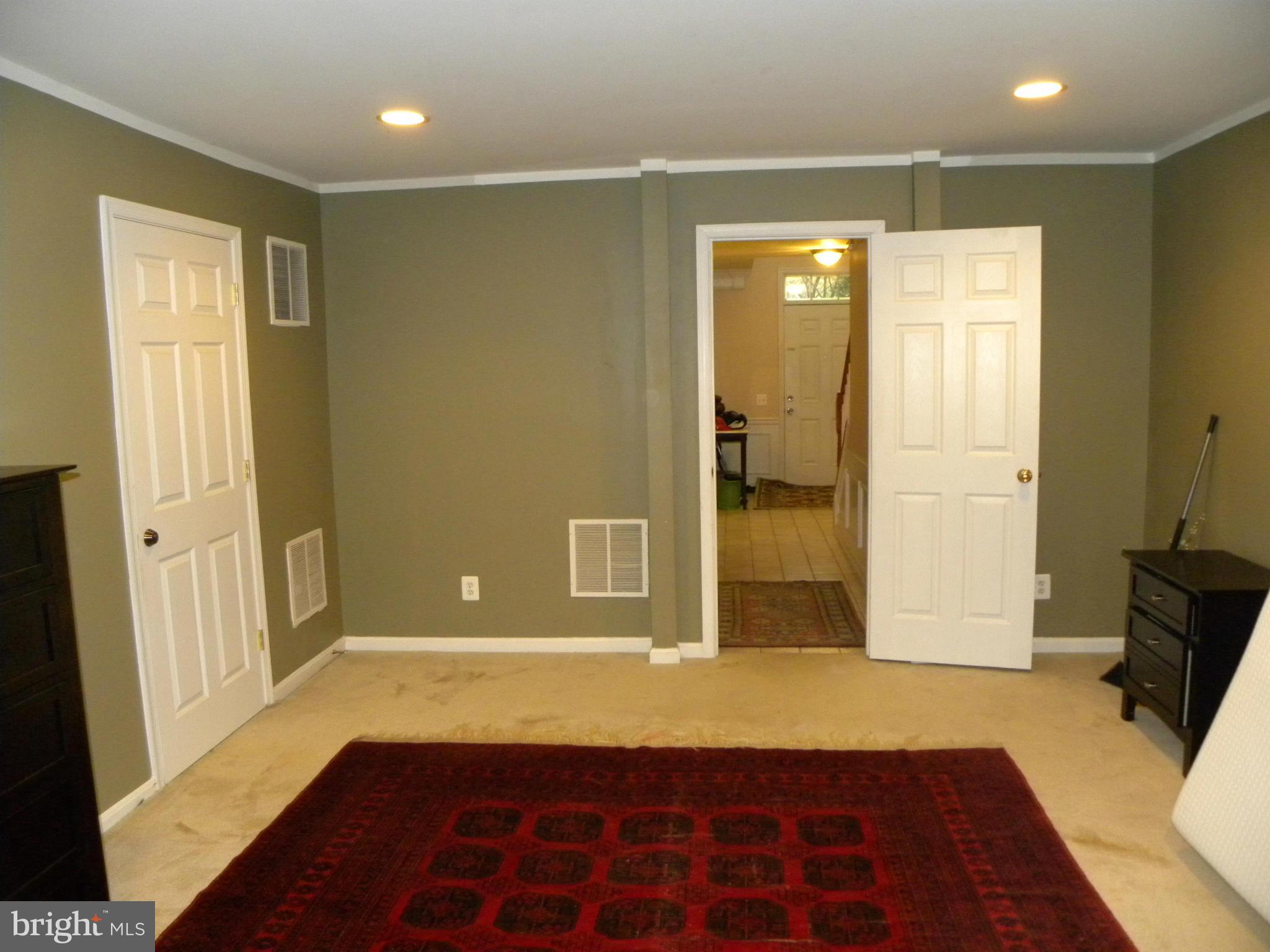 LAUREL HILL LANDBAY - Residential Lease