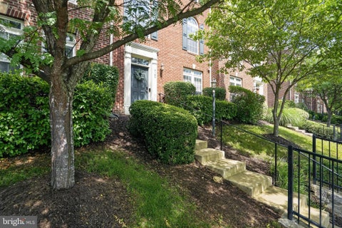 Photo of 2195 Potomac Club Parkway, WOODBRIDGE, VA 22191 (MLS # VAPW2127572)