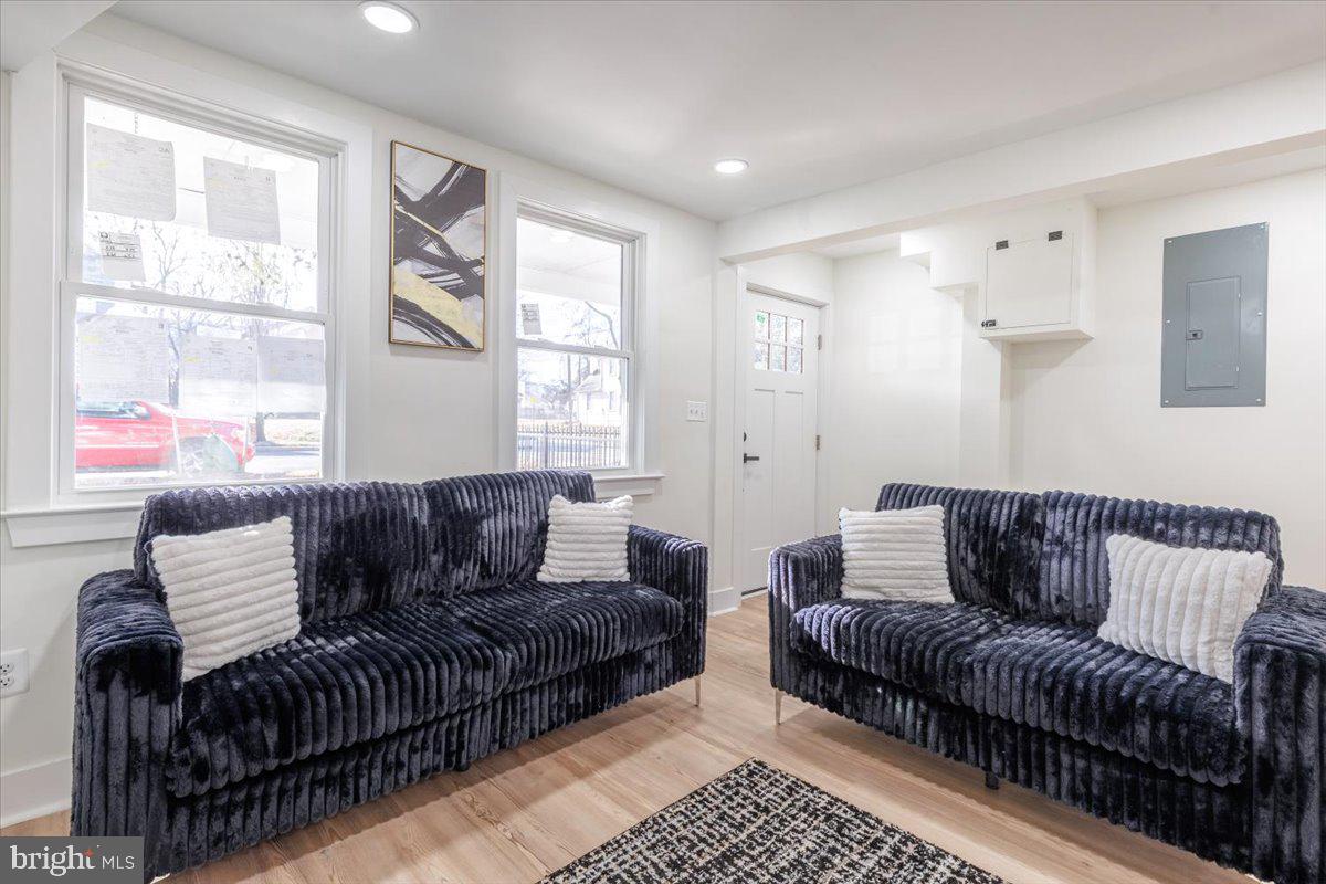 4702 MEADE STREET NE