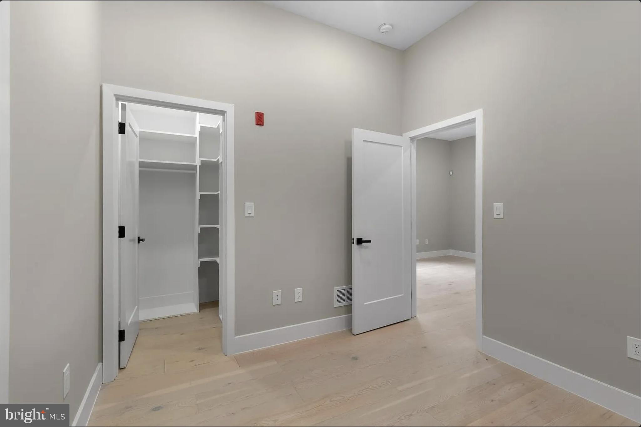 HAWTHORNE - Residential Lease