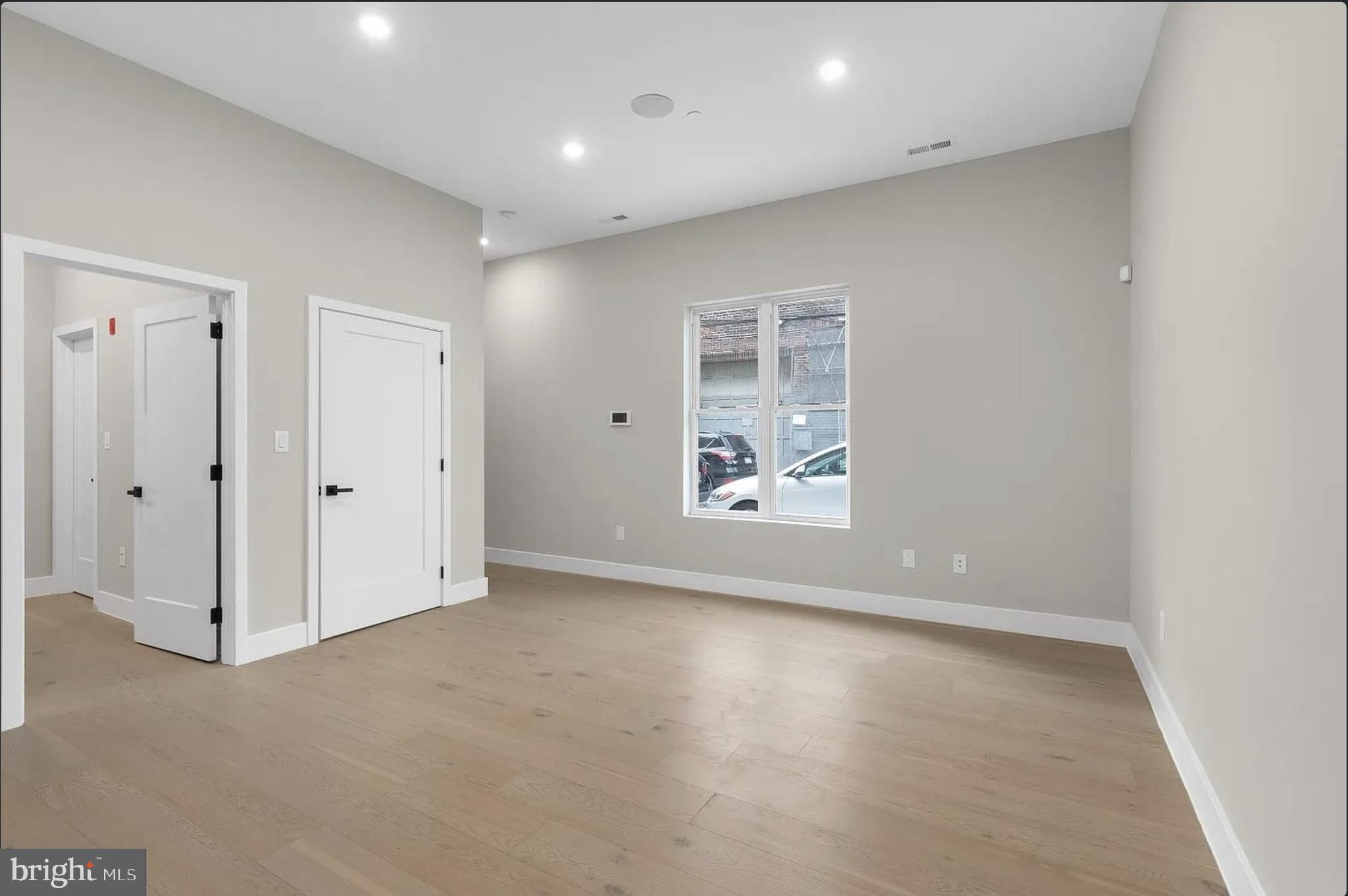 HAWTHORNE - Residential Lease