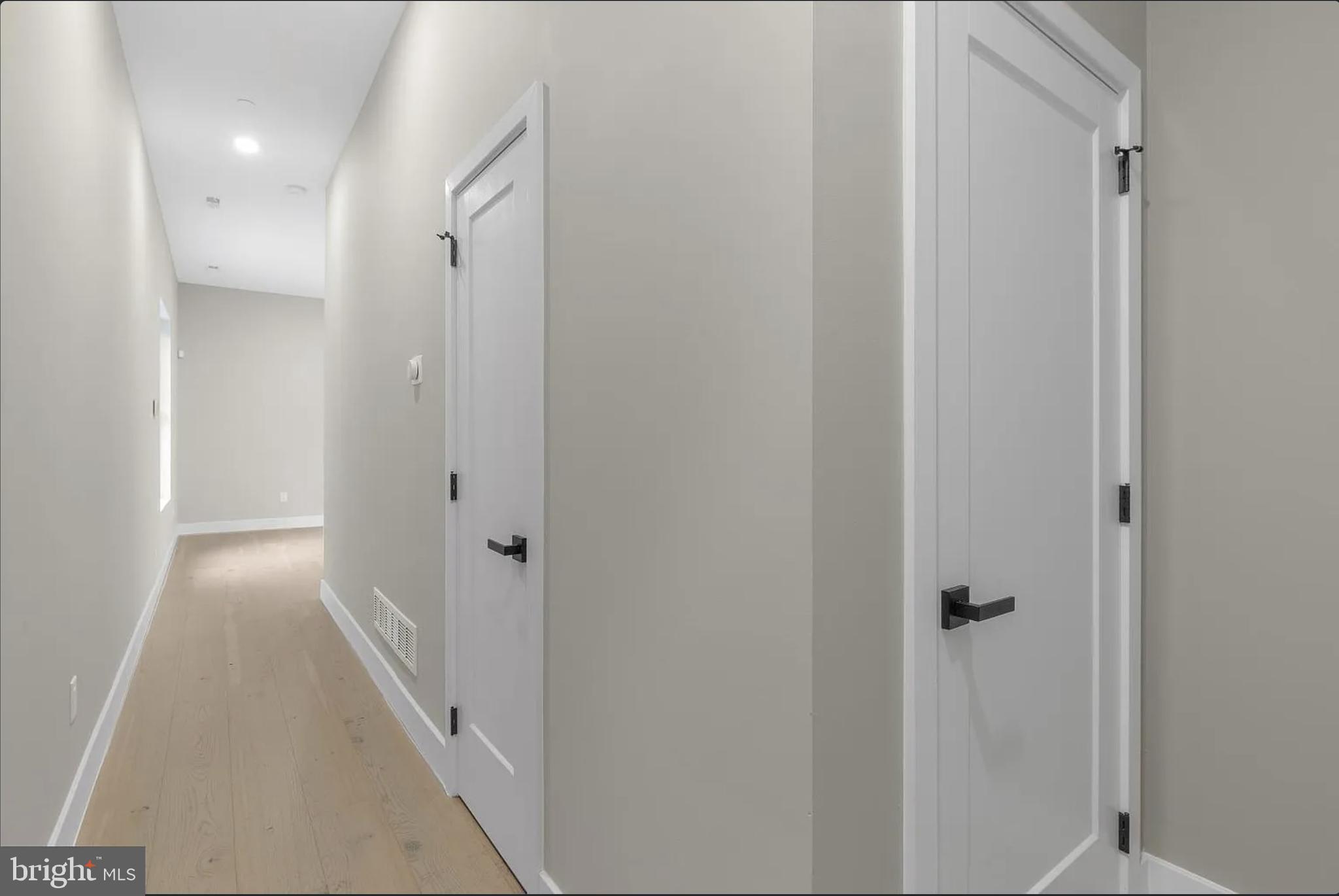 HAWTHORNE - Residential Lease