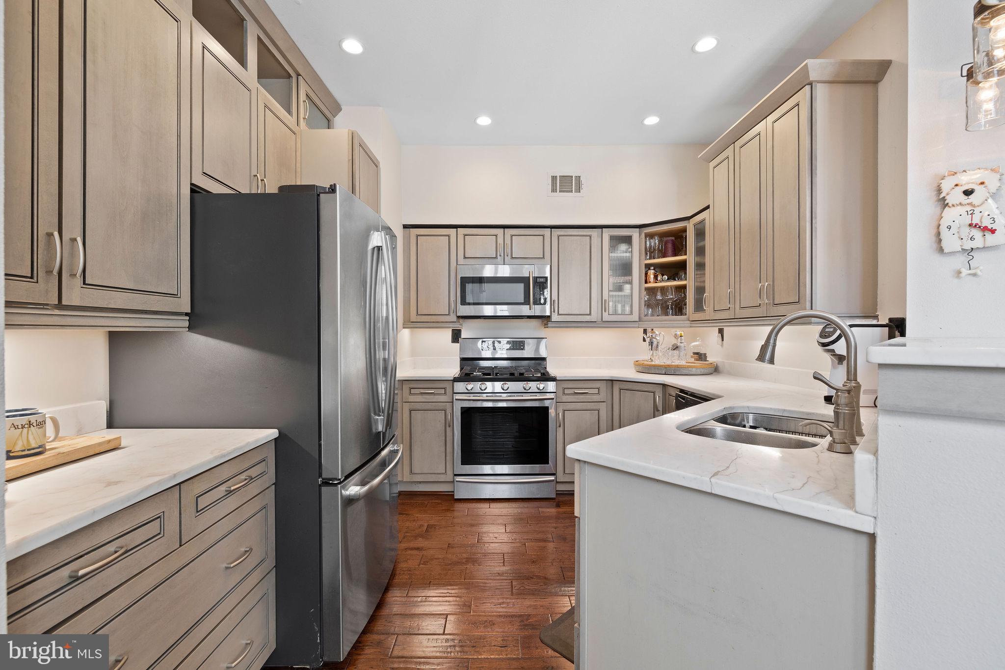 HIGH POINT AT JEFFERSON PARK - Residential