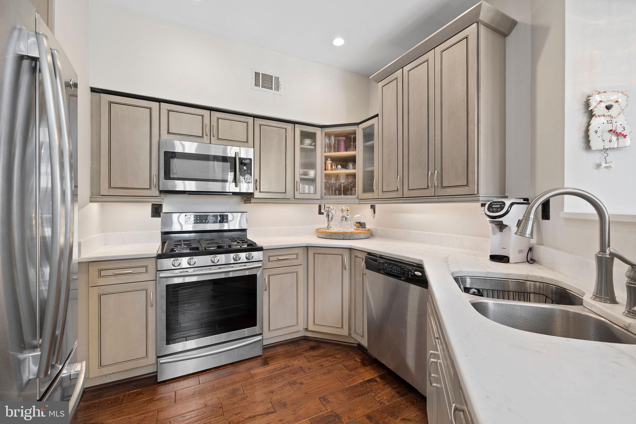 HIGH POINT AT JEFFERSON PARK - Residential