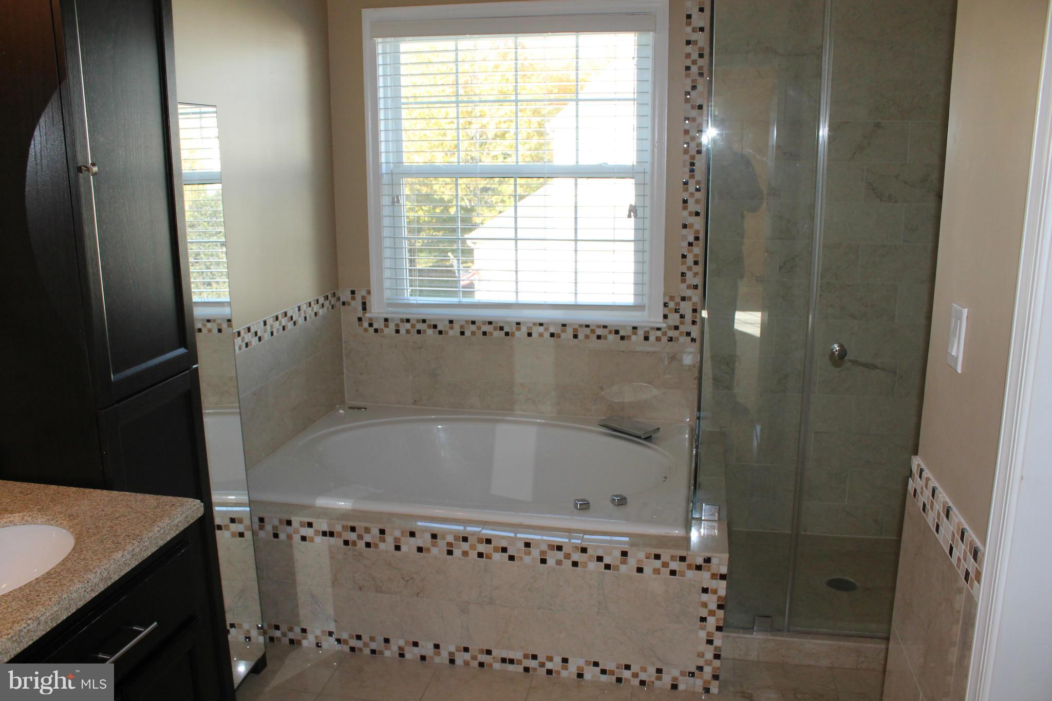 CASCADES - Residential Lease