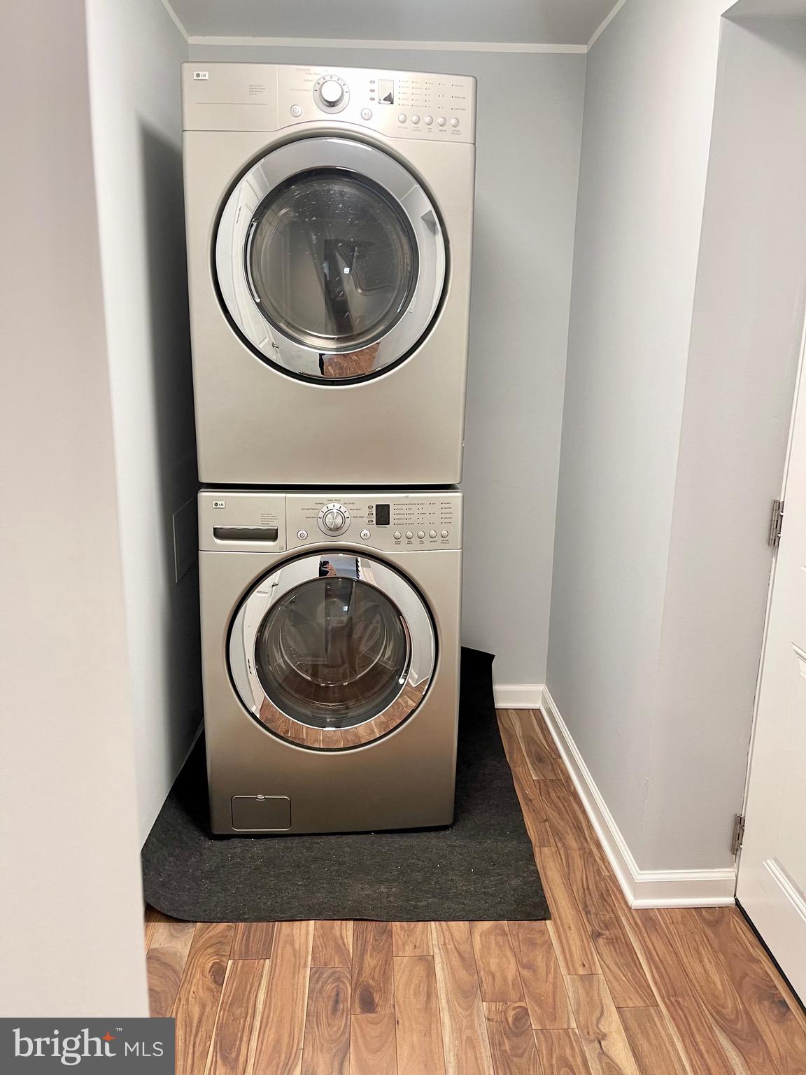 PORT RICHMOND - Residential Lease