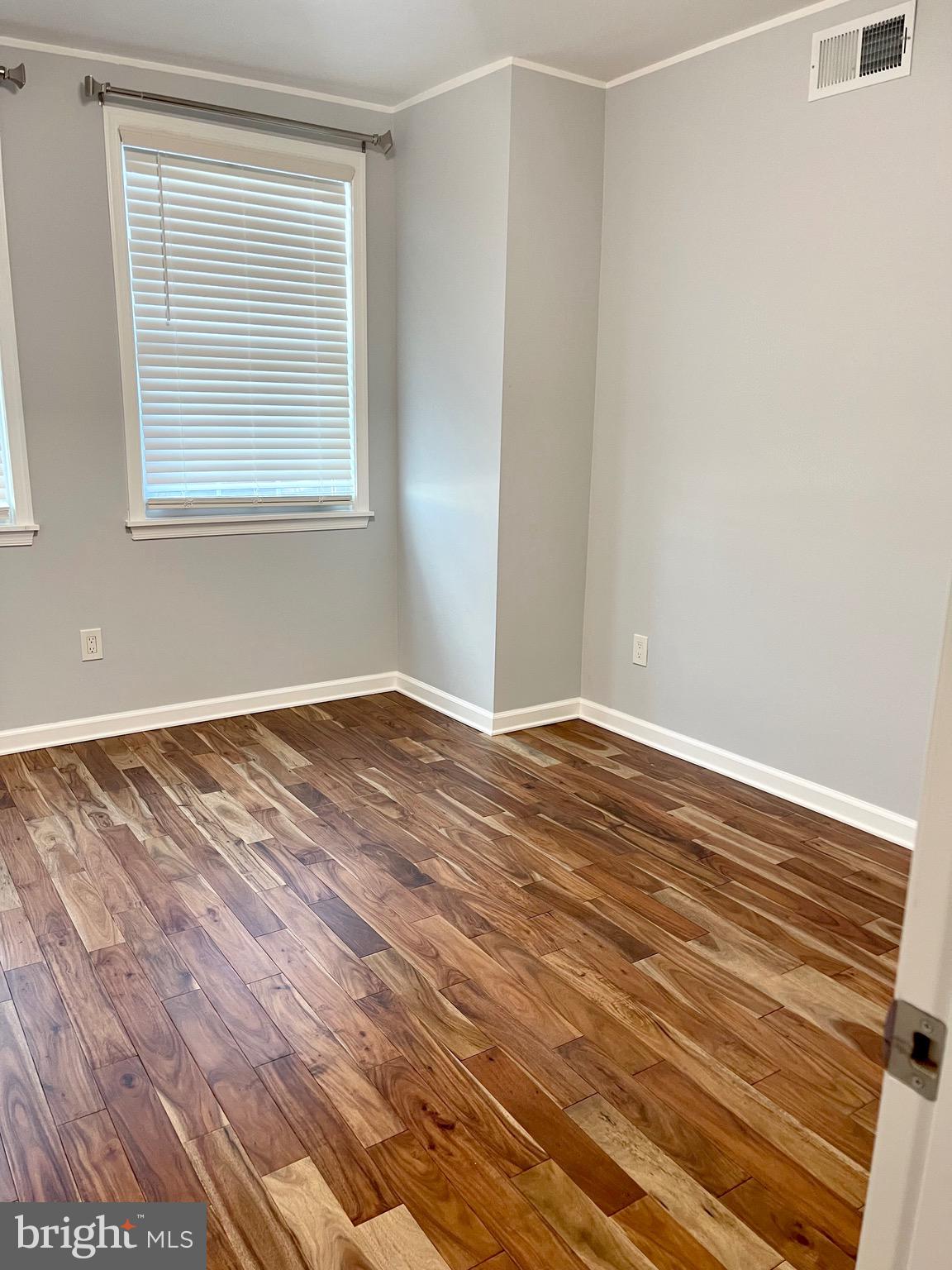 PORT RICHMOND - Residential Lease