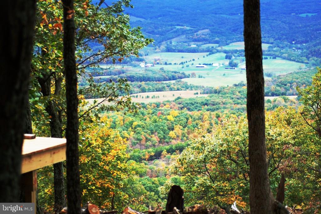 BLUFFS ON THE POTOMAC - Land