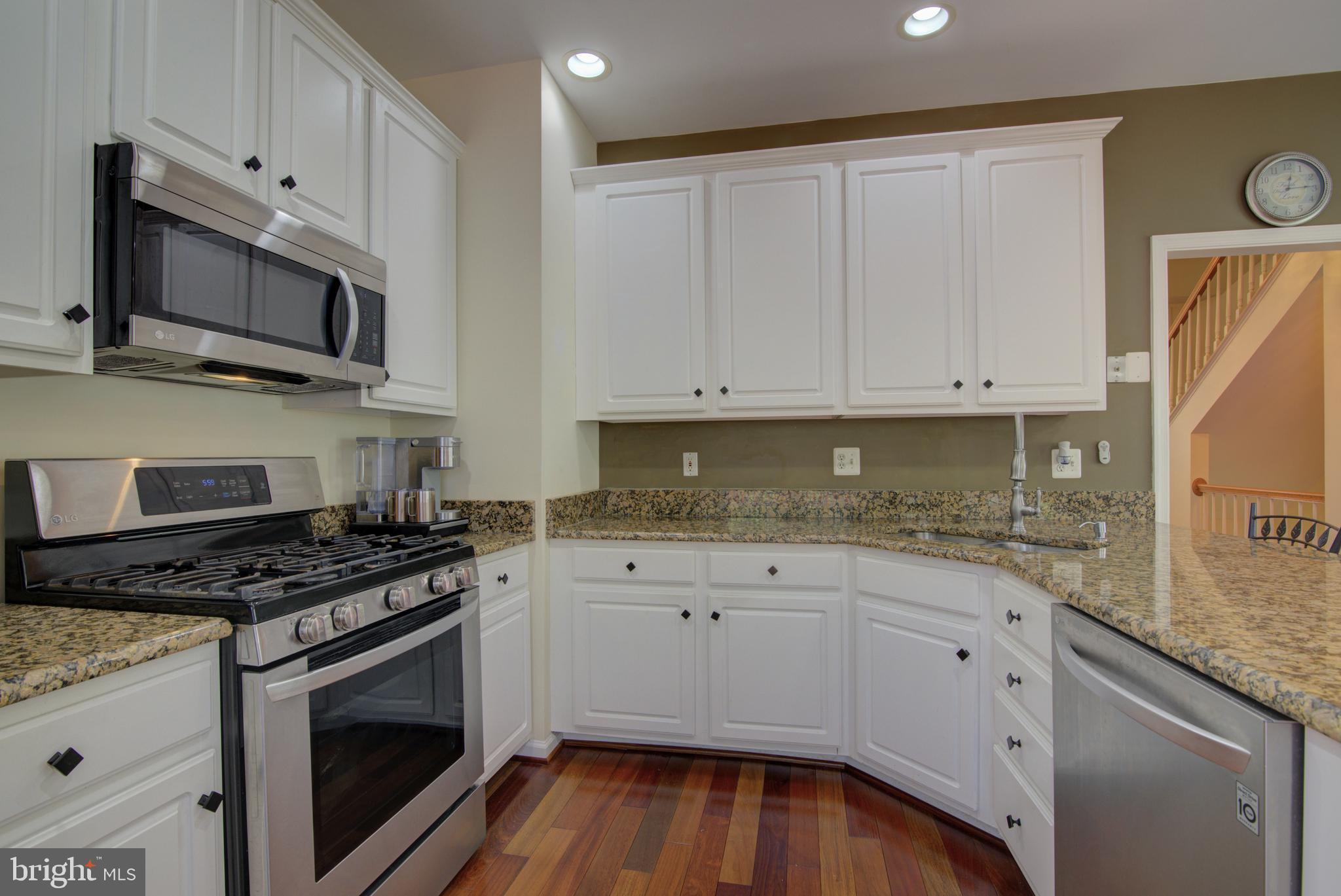 LOUDOUN PARKWAY CENTER - Residential