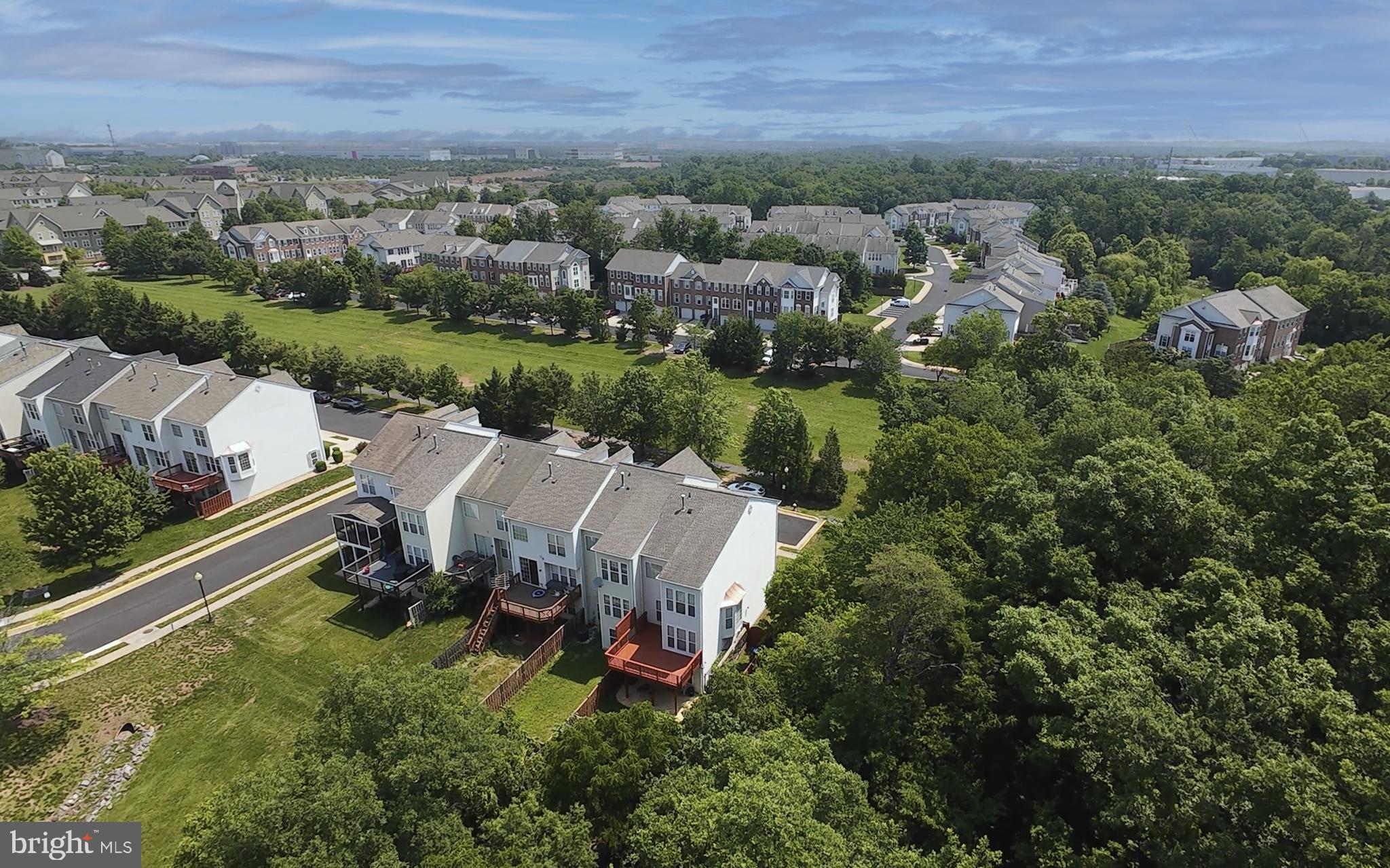 LOUDOUN PARKWAY CENTER - Residential