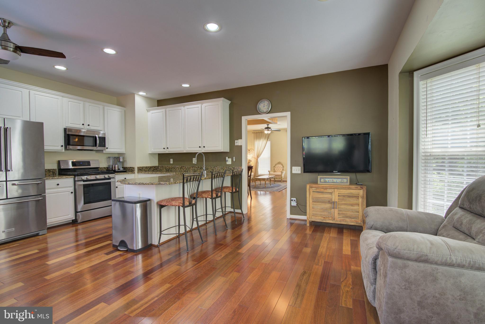 LOUDOUN PARKWAY CENTER - Residential