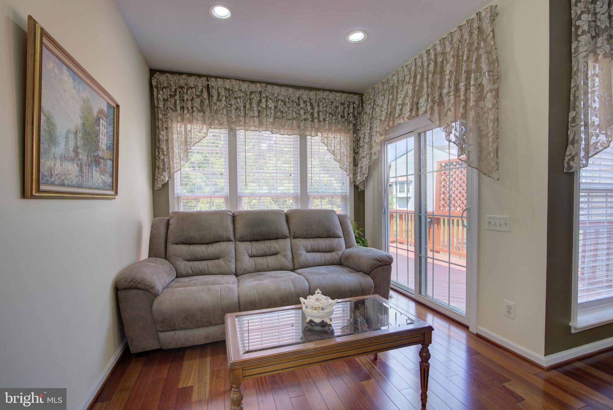 LOUDOUN PARKWAY CENTER - Residential