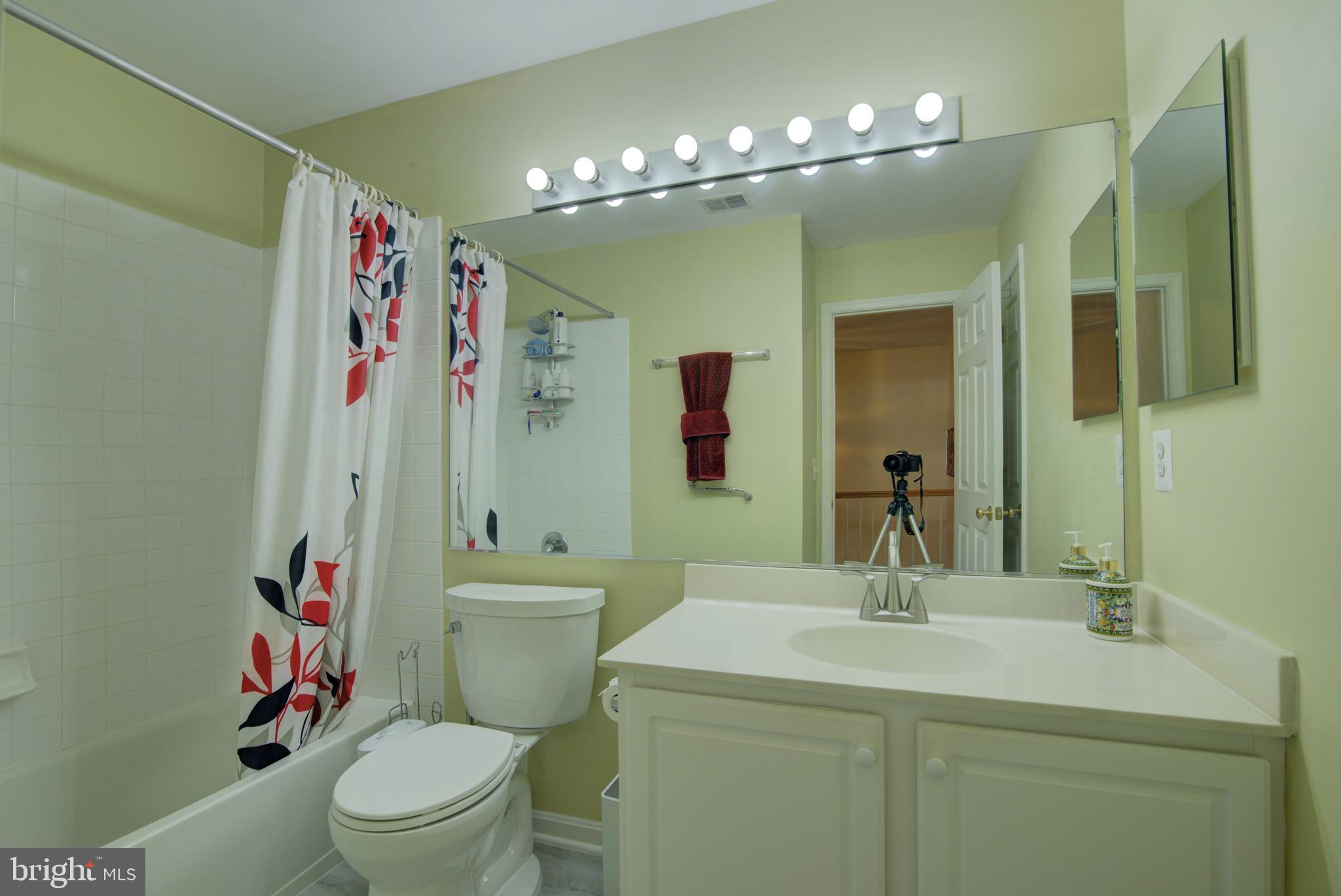 LOUDOUN PARKWAY CENTER - Residential