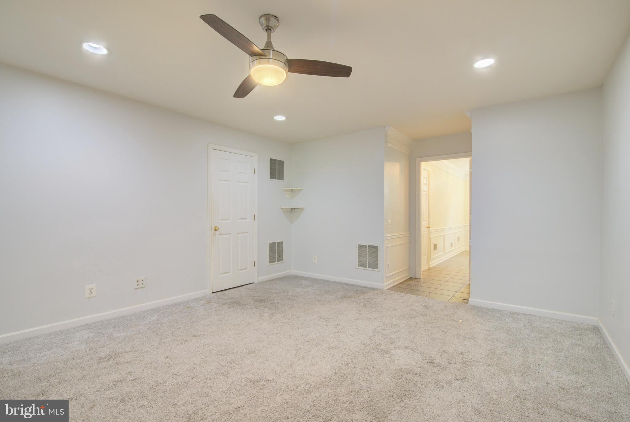 LOUDOUN PARKWAY CENTER - Residential