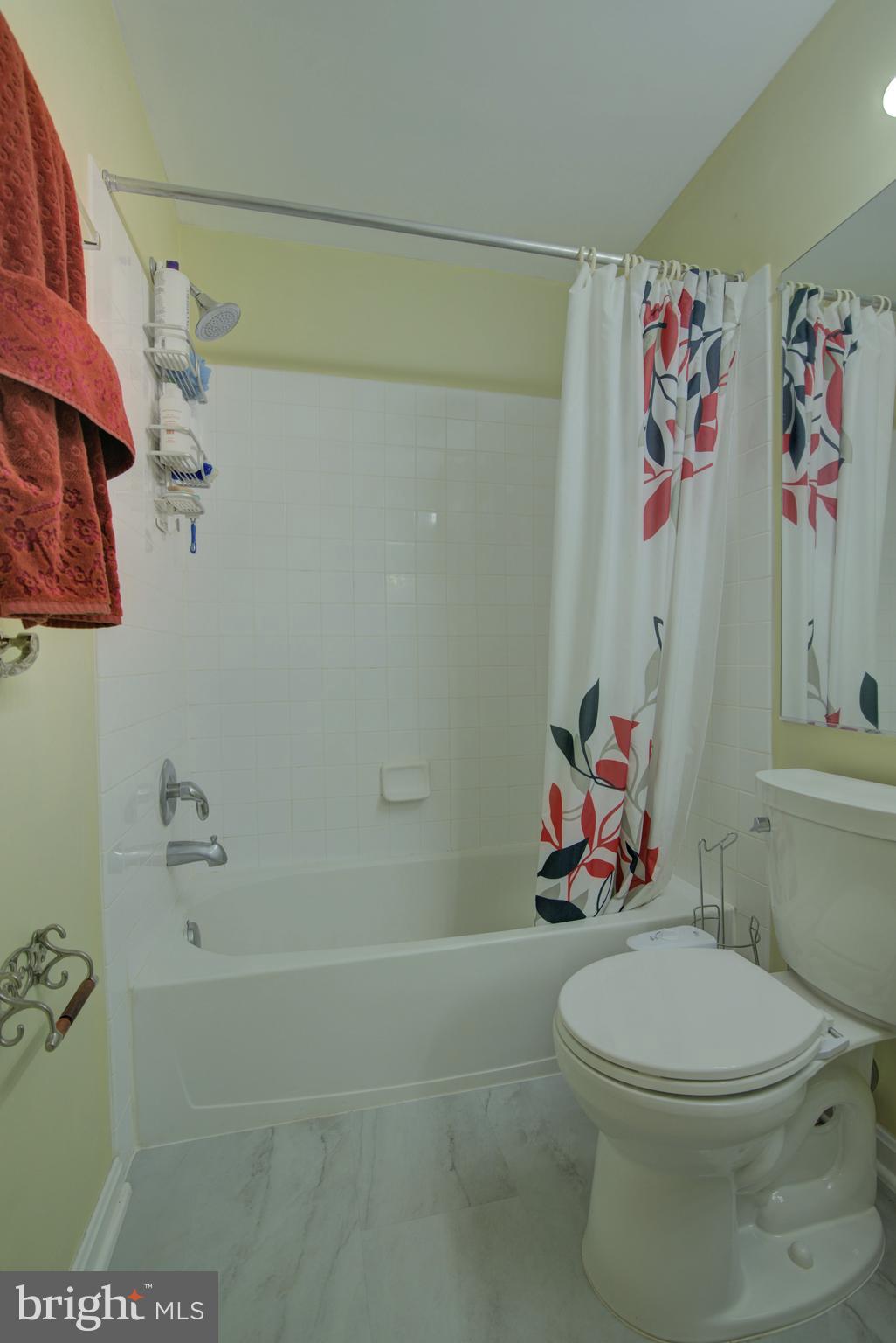 LOUDOUN PARKWAY CENTER - Residential