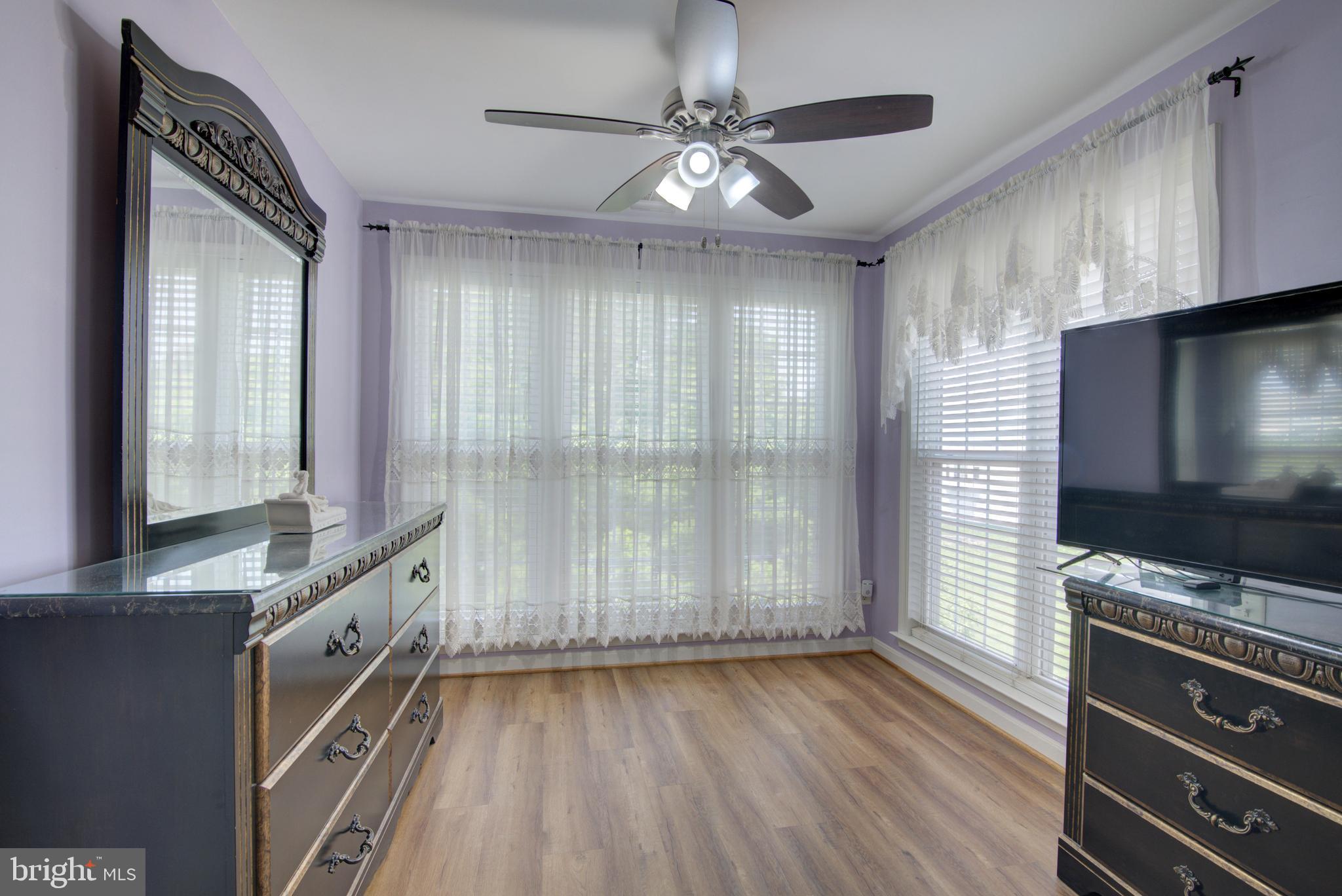 LOUDOUN PARKWAY CENTER - Residential