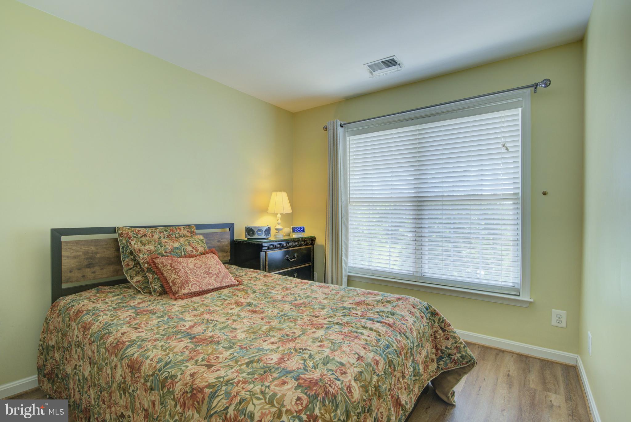 LOUDOUN PARKWAY CENTER - Residential