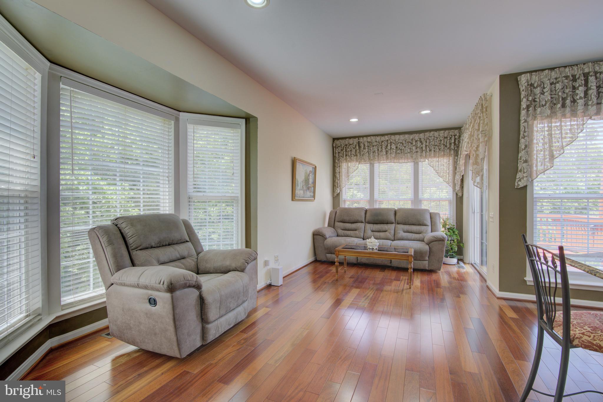 LOUDOUN PARKWAY CENTER - Residential